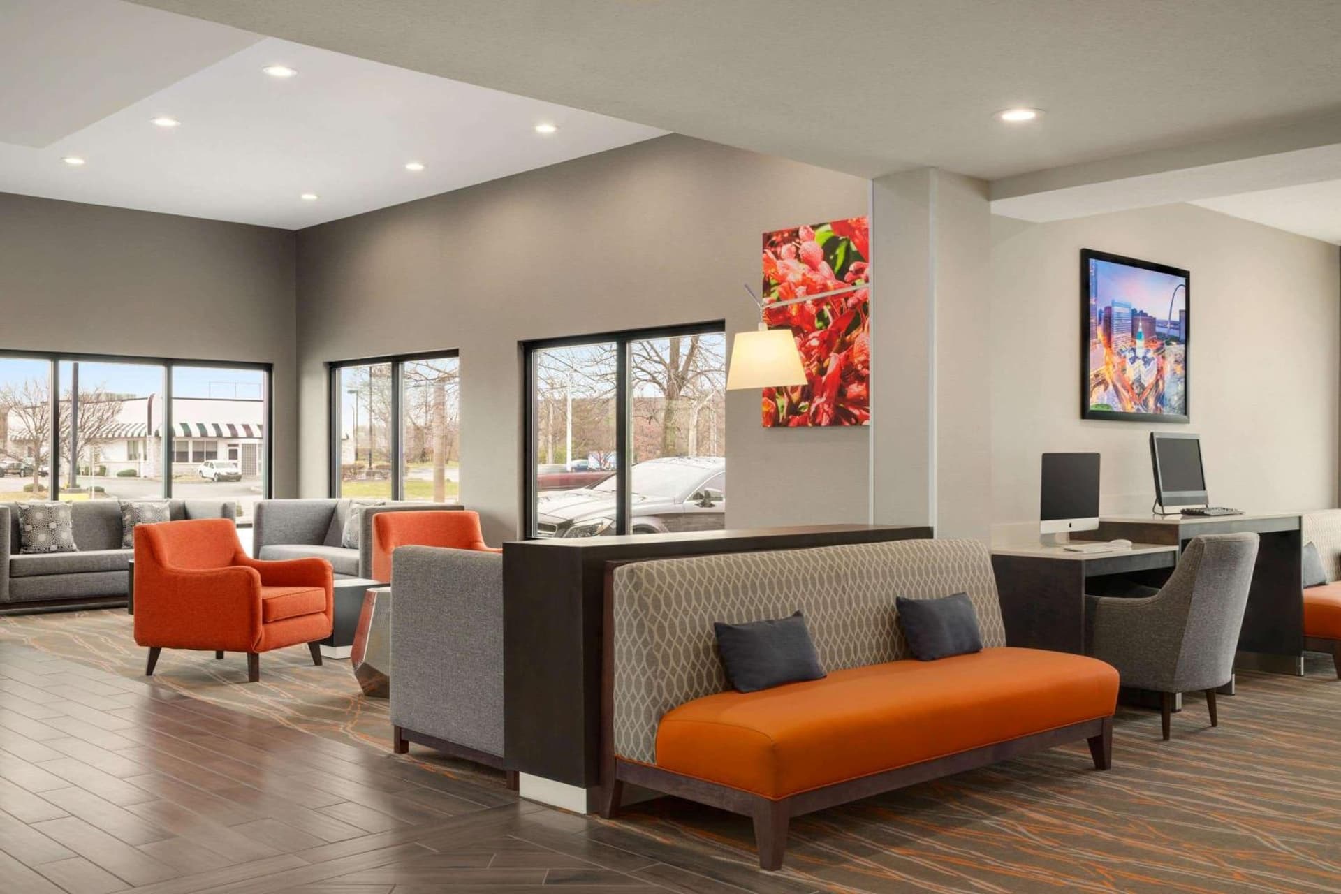 La Quinta Inn & Suites by Wyndham St Louis Route 66 gallery photo in Saint Louis, MO — image 14