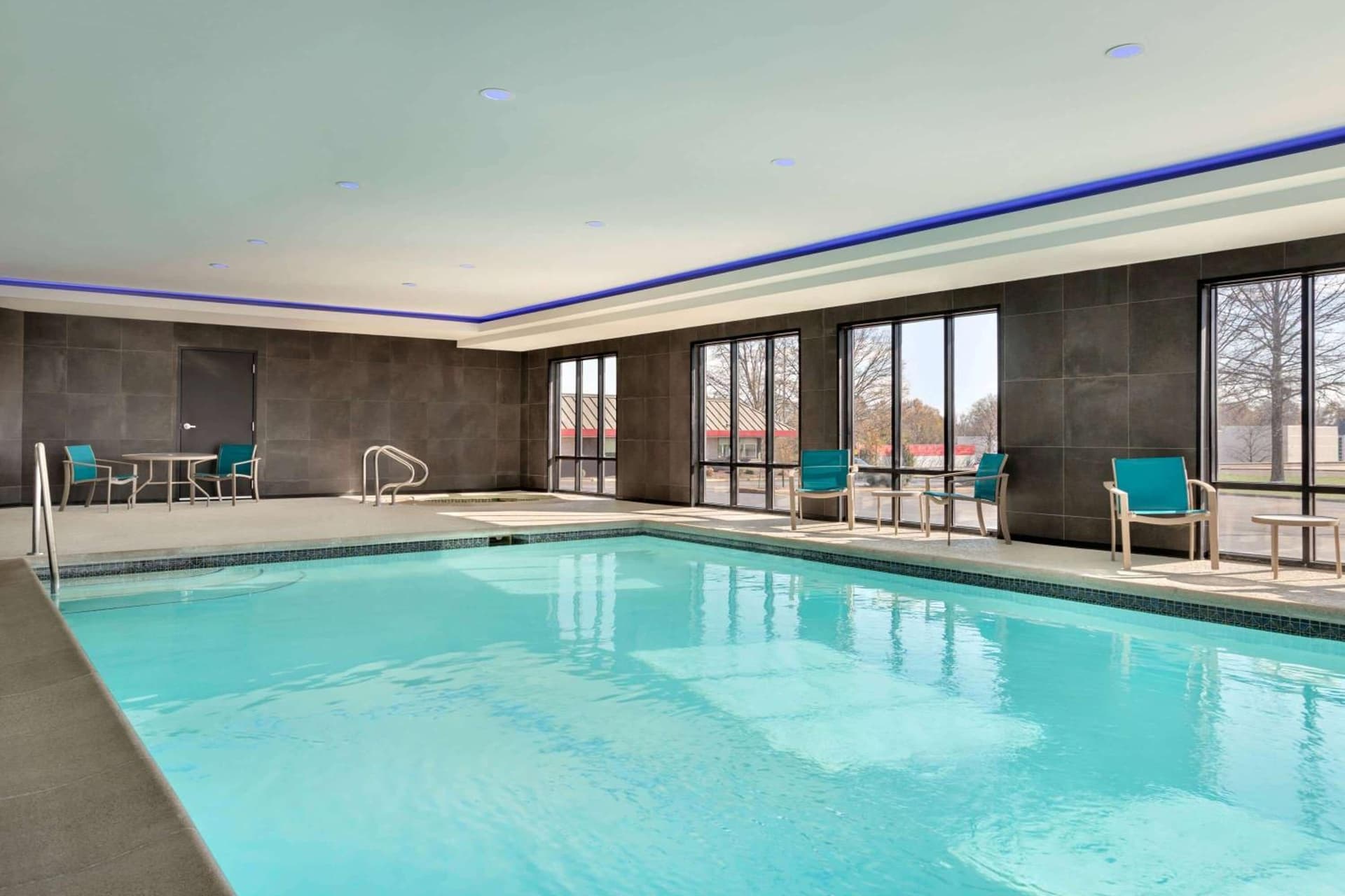 La Quinta Inn & Suites by Wyndham St Louis Route 66 gallery photo in Saint Louis, MO — image 16