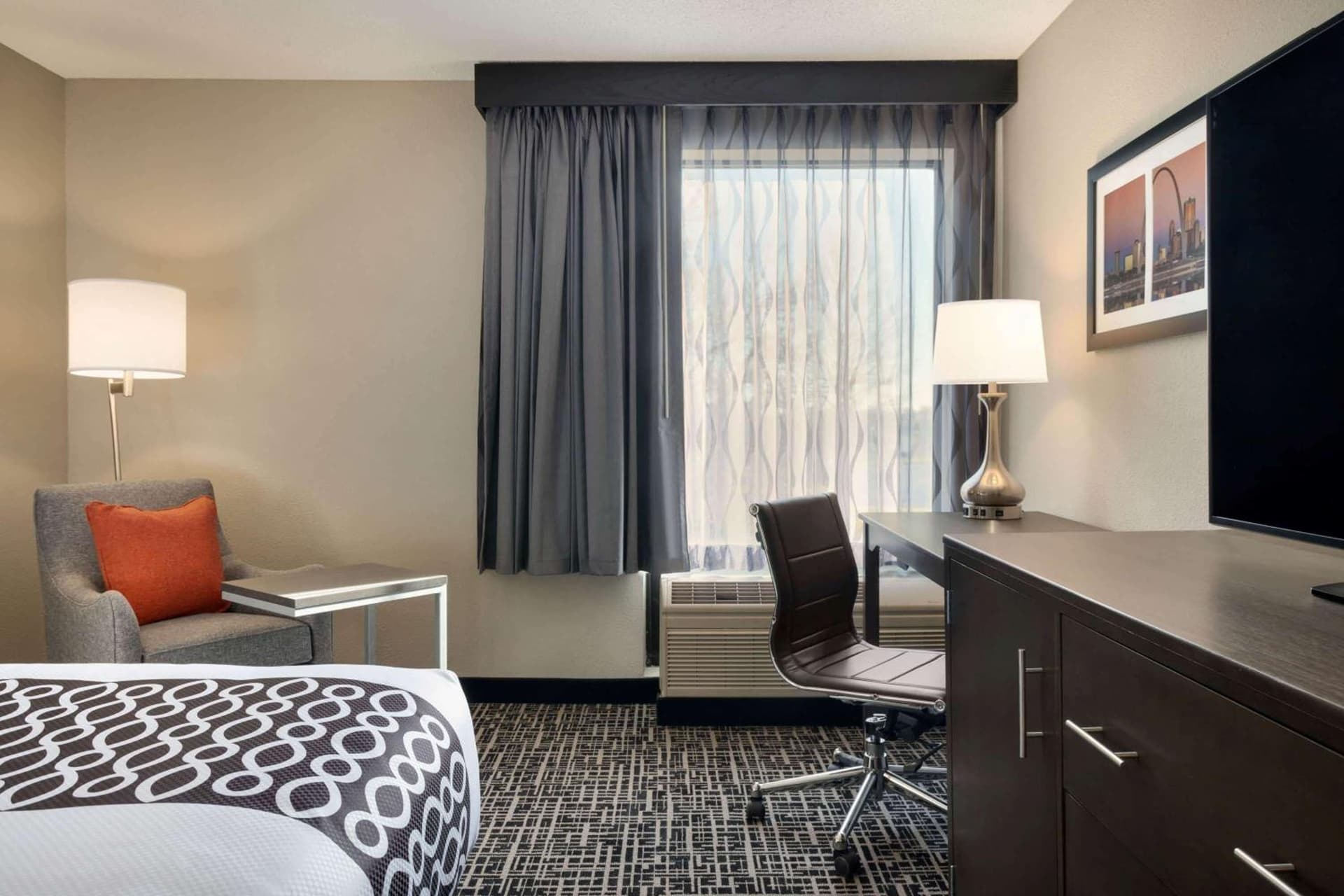 La Quinta Inn & Suites by Wyndham St Louis Route 66 gallery photo in Saint Louis, MO — image 18