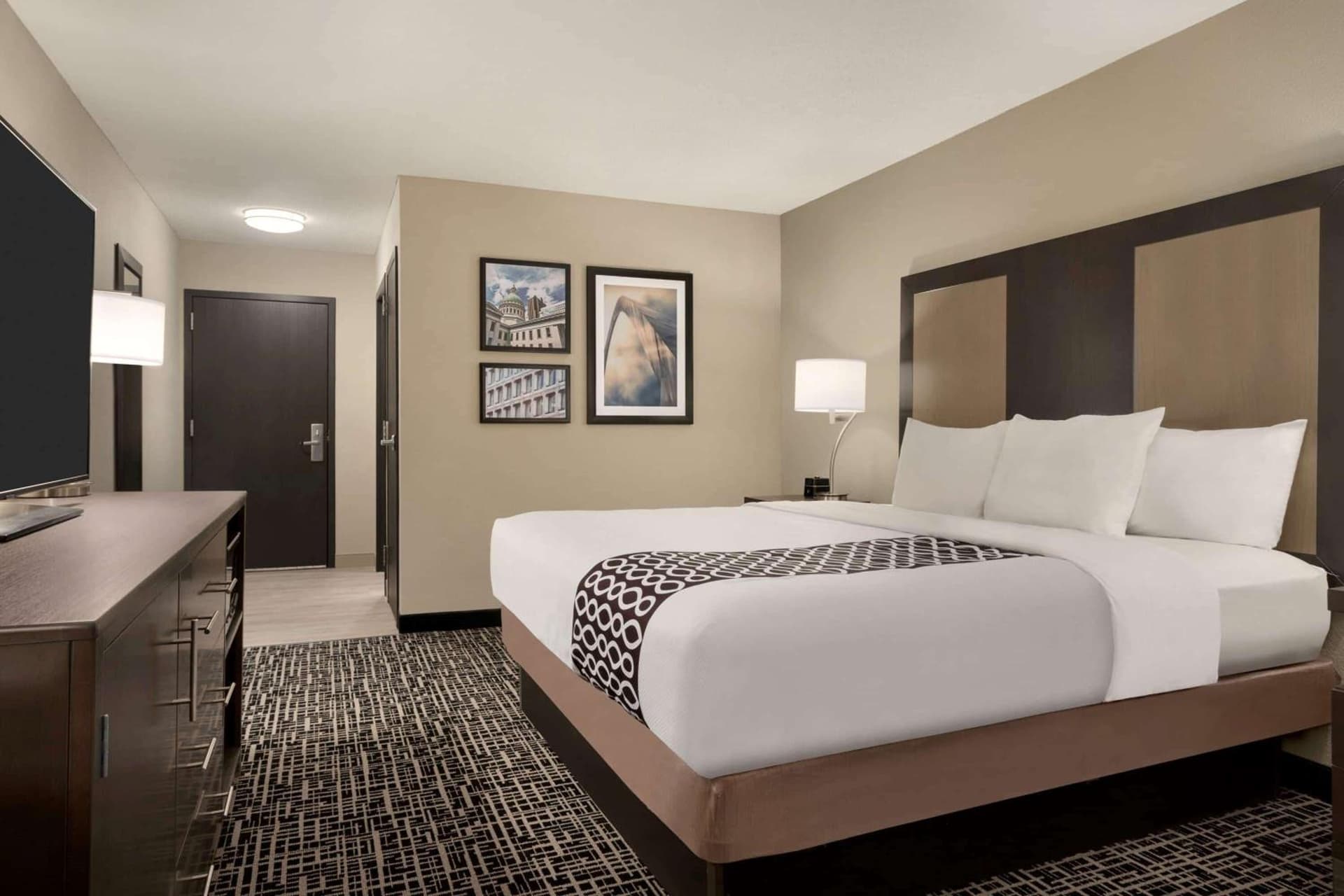 La Quinta Inn & Suites by Wyndham St Louis Route 66 gallery photo in Saint Louis, MO — image 9