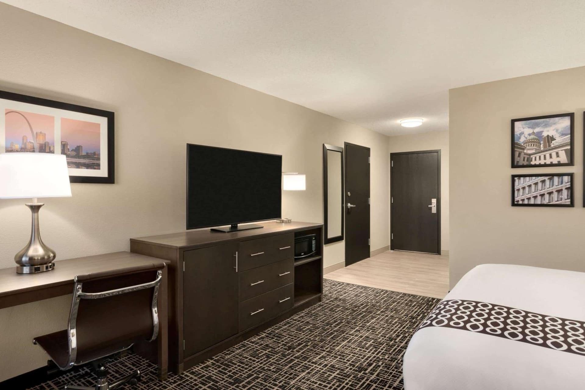 La Quinta Inn & Suites by Wyndham St Louis Route 66 gallery photo in Saint Louis, MO — image 32