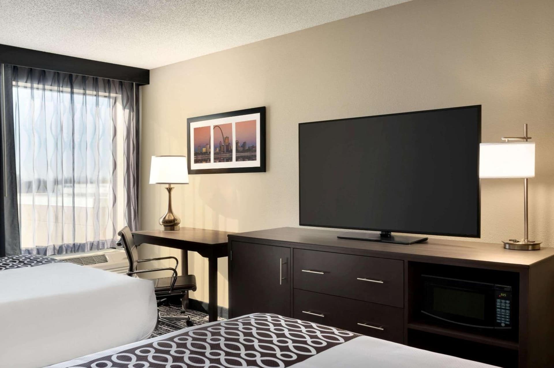 La Quinta Inn & Suites by Wyndham St Louis Route 66 gallery photo in Saint Louis, MO — image 26