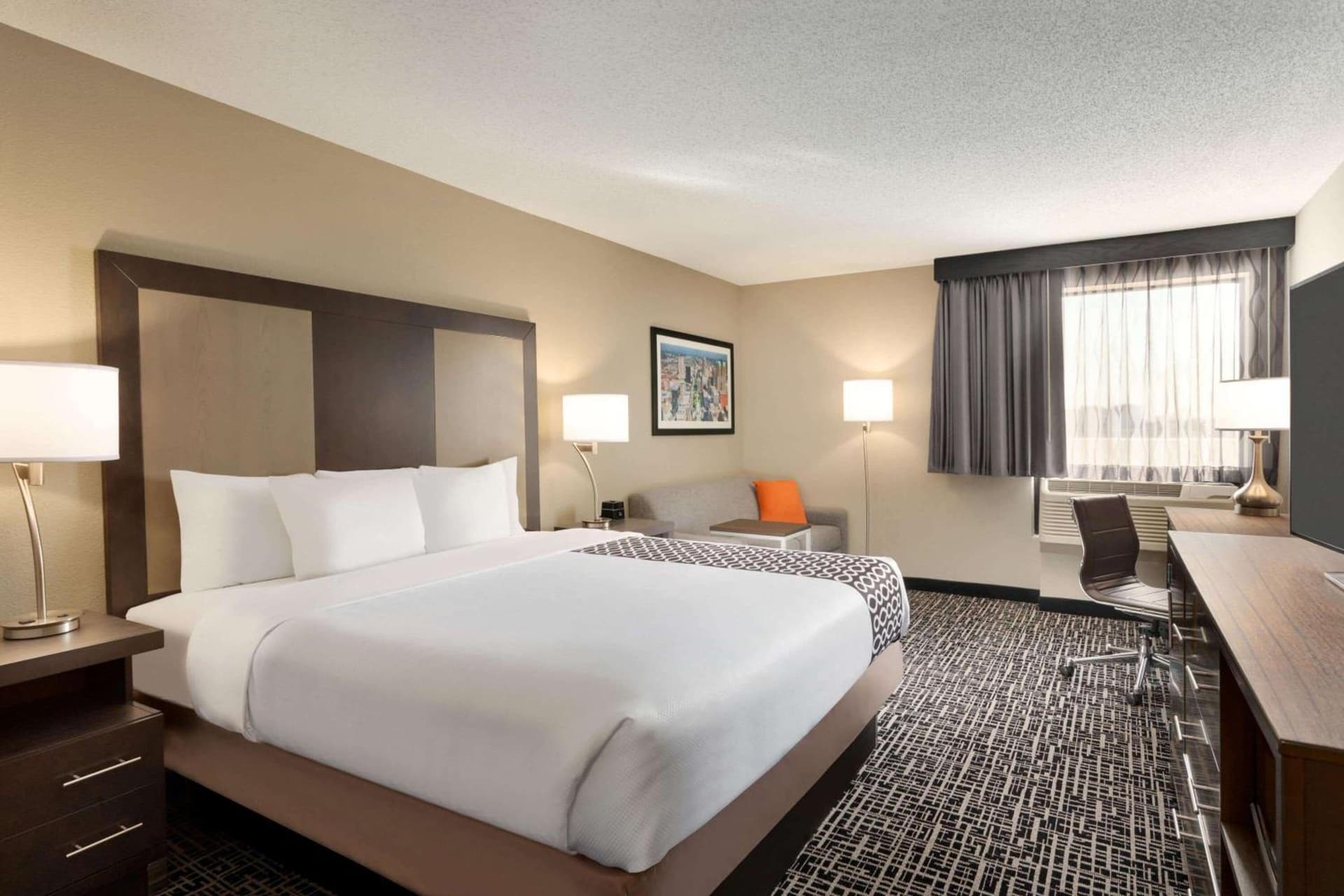 La Quinta Inn & Suites by Wyndham St Louis Route 66 property views in Saint Louis, MO — gallery photo 3