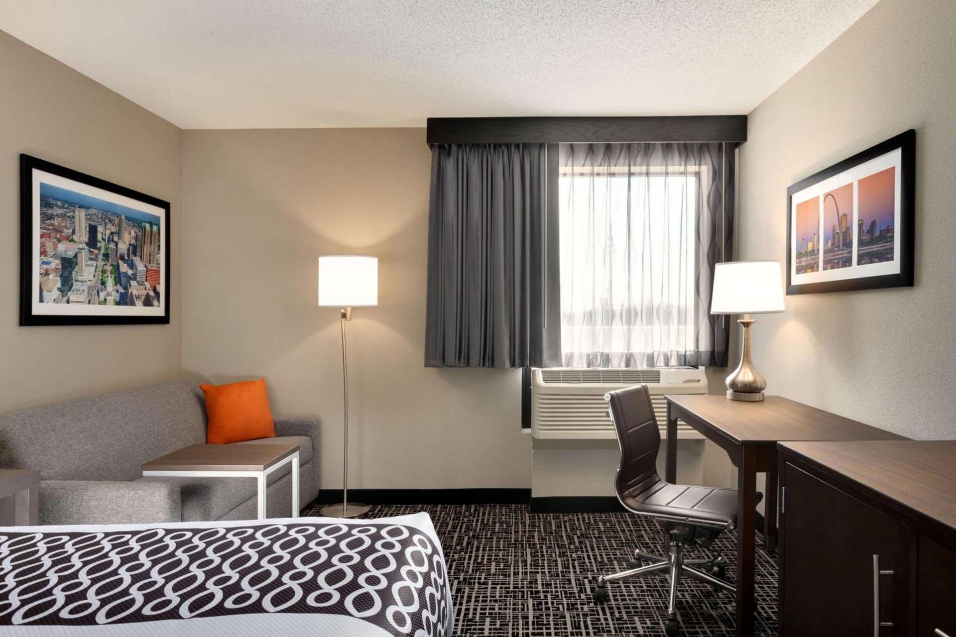 La Quinta Inn & Suites by Wyndham St Louis Route 66 gallery photo in Saint Louis, MO — image 24