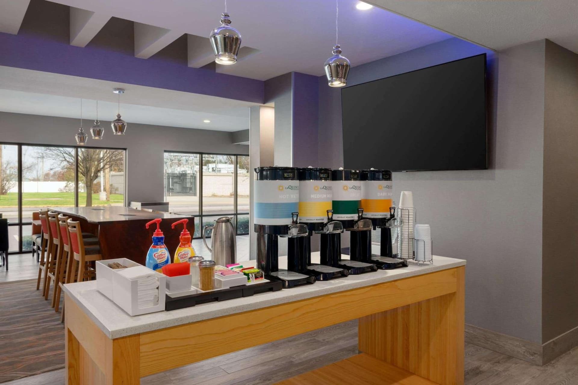La Quinta Inn & Suites by Wyndham St Louis Route 66 gallery photo in Saint Louis, MO — image 7