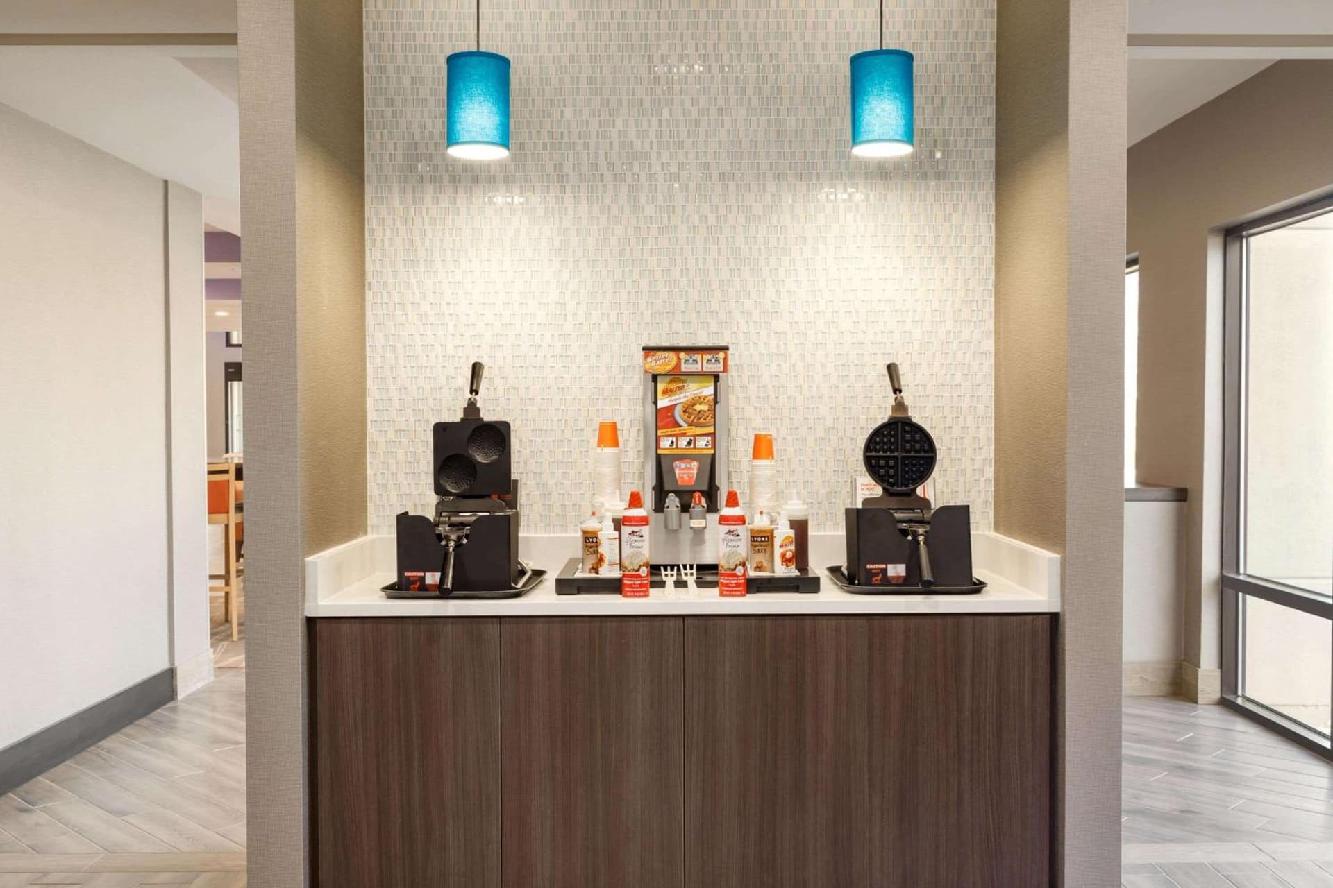 La Quinta Inn & Suites by Wyndham St Louis Route 66 gallery photo in Saint Louis, MO — image 31