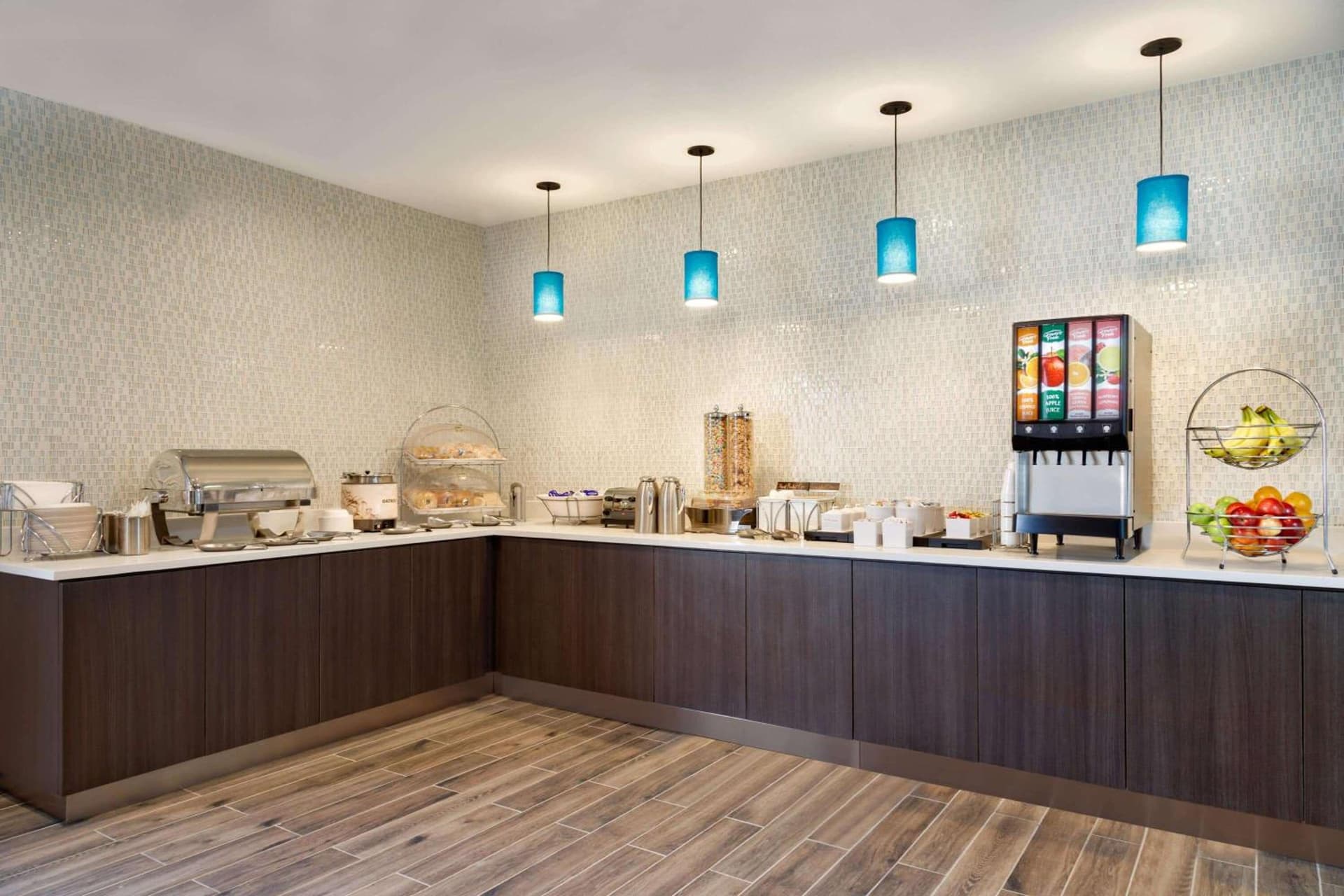 La Quinta Inn & Suites by Wyndham St Louis Route 66 gallery photo in Saint Louis, MO — image 36