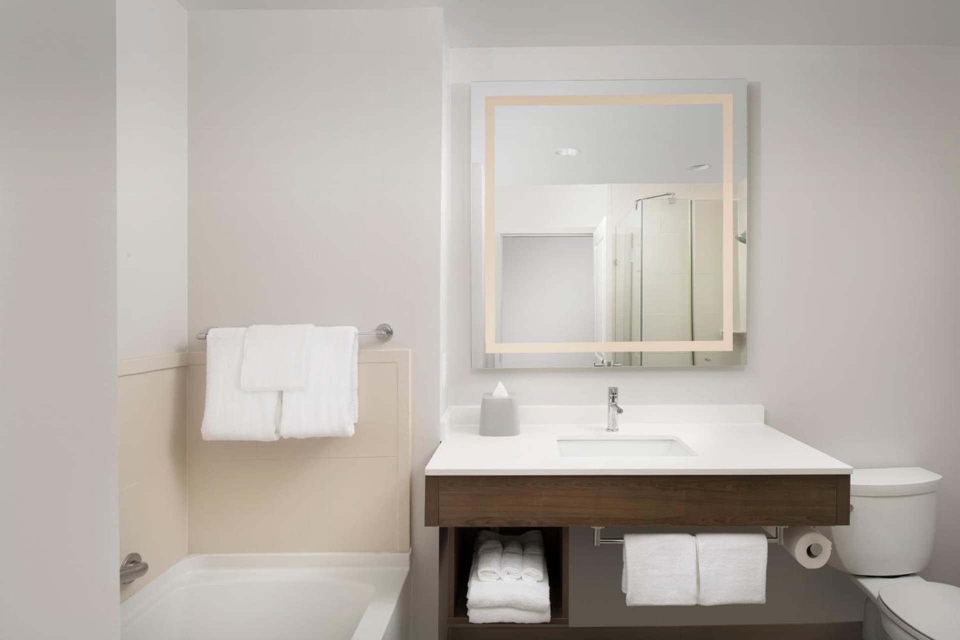 Holiday Inn Express Jacksonville Beach by IHG interior in Jacksonville Beach, FL — gallery photo 2