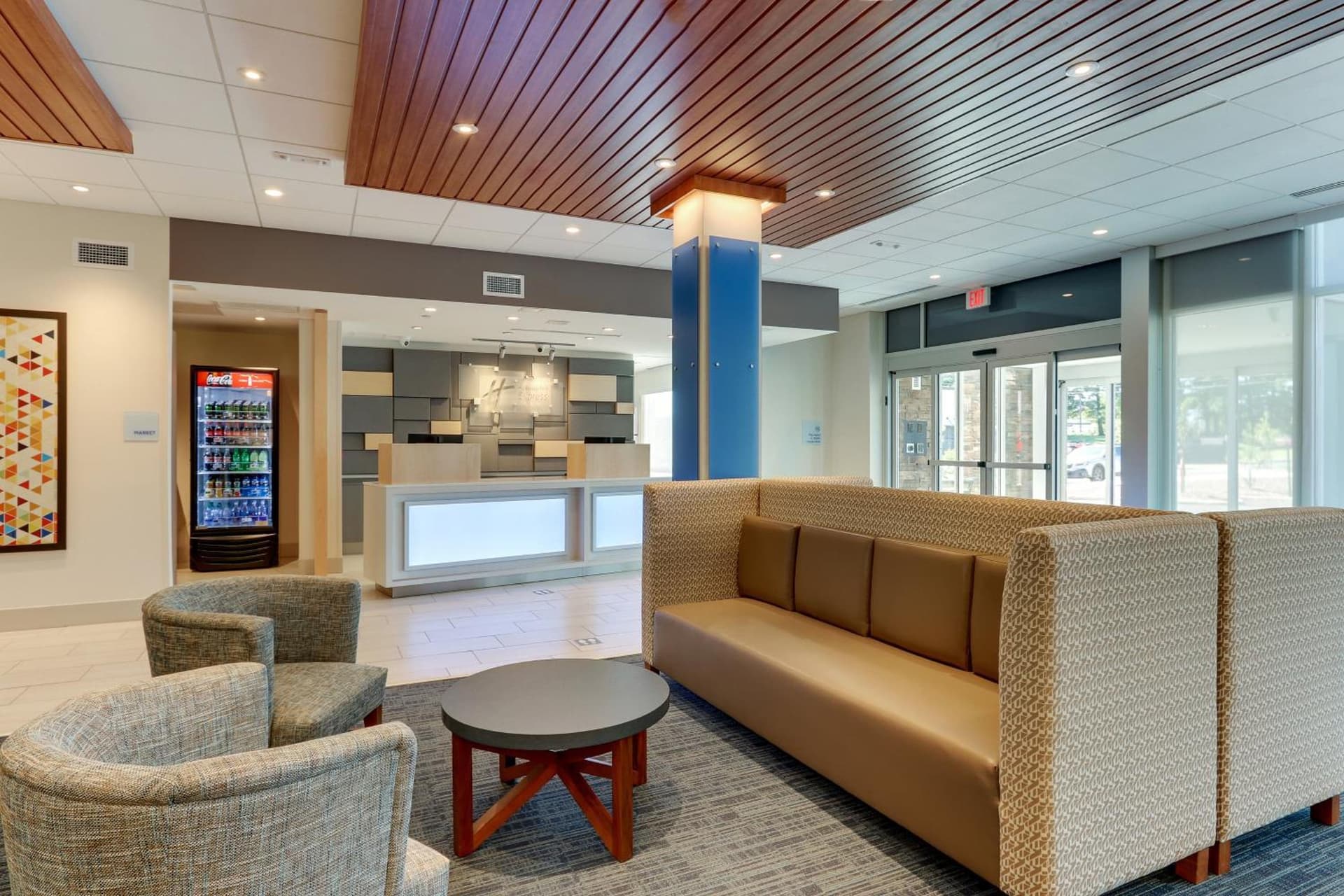 Holiday Inn Express & Suites - Roanoke – Civic Center gallery photo in Roanoke, VA — image 23
