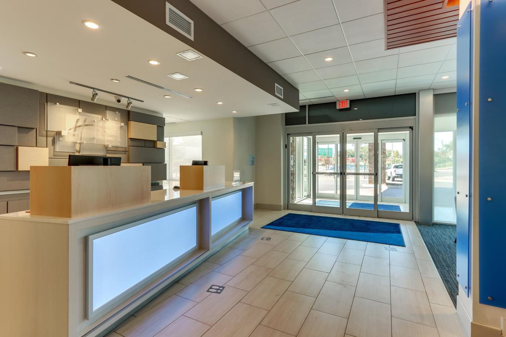 Holiday Inn Express & Suites - Roanoke – Civic Center gallery photo in Roanoke, VA — image 56