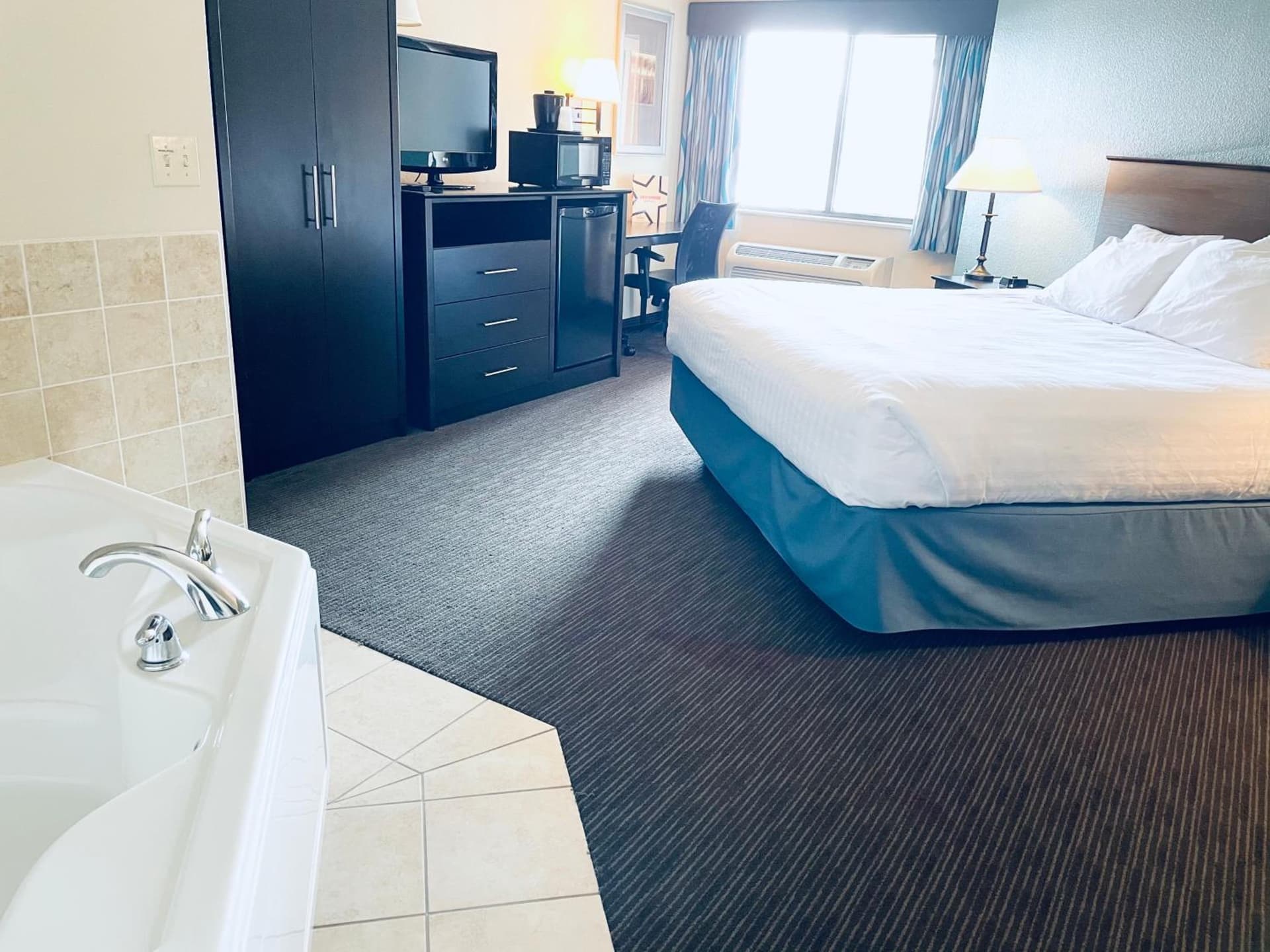 AmericInn by Wyndham Green Bay East gallery photo in Green Bay, WI — image 27