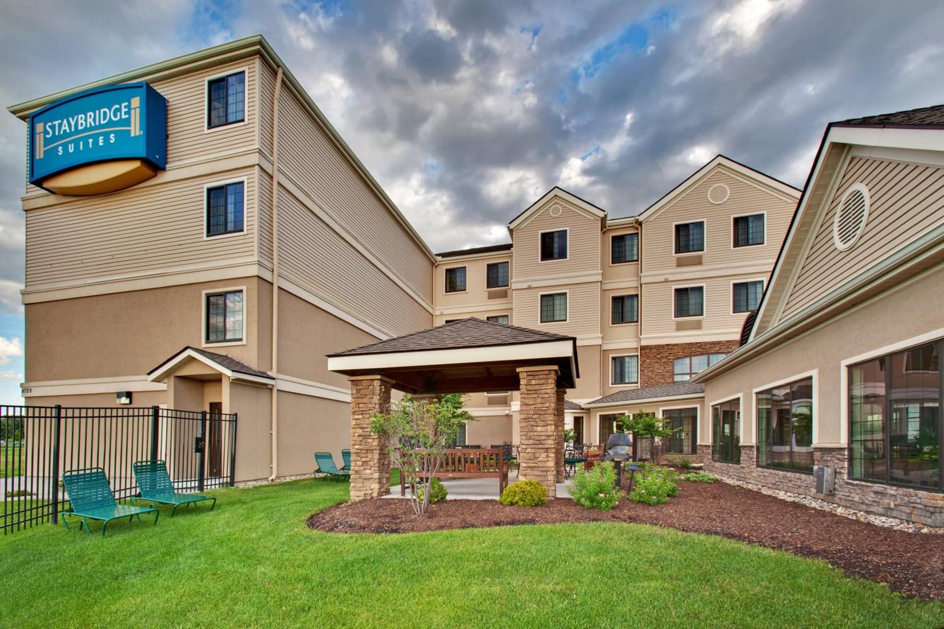 Staybridge Suites Davenport by IHG gallery photo in Bettendorf, IA — image 17