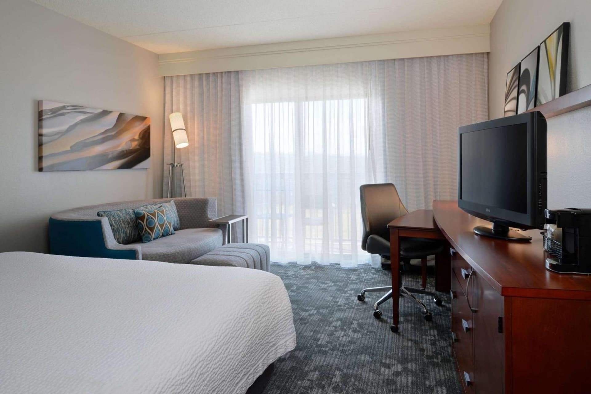 Sonesta Select Kansas City South Overland Park interior in Kansas City, MO — gallery photo 2