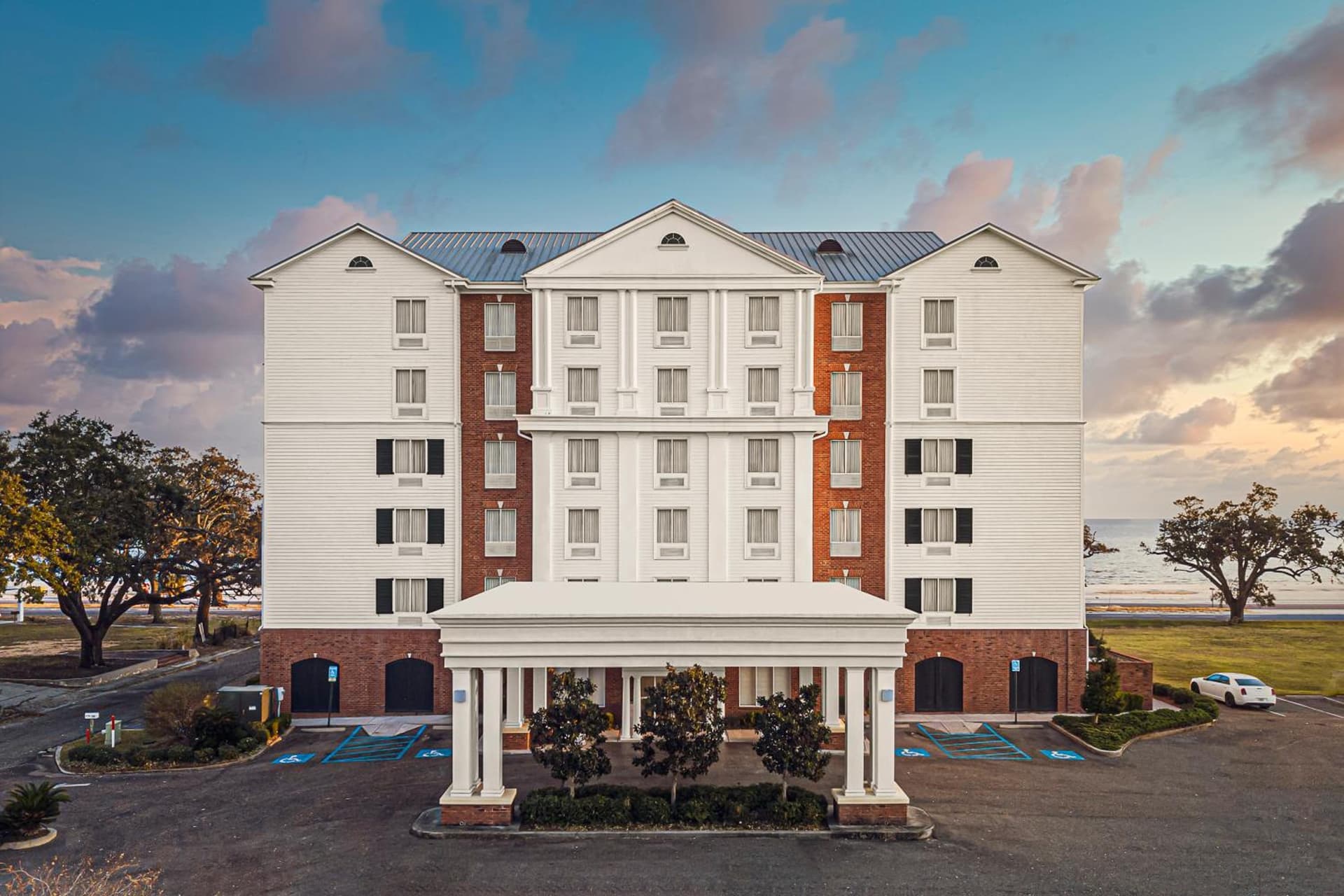 The Inn at Long Beach featured exterior or lobby in Long Beach, MS — similar hotel
