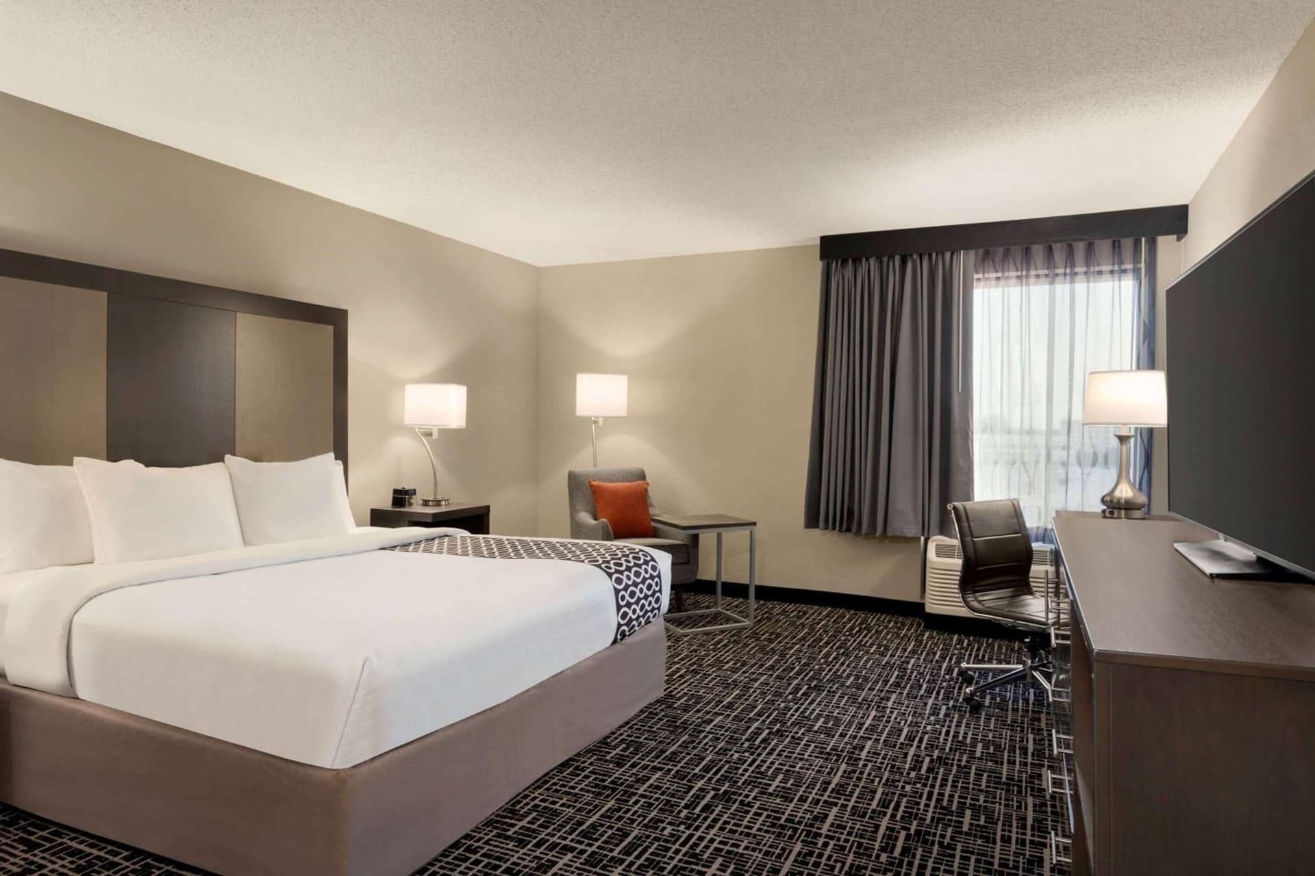 La Quinta Inn & Suites by Wyndham St Louis Route 66 gallery photo in Saint Louis, MO — image 30