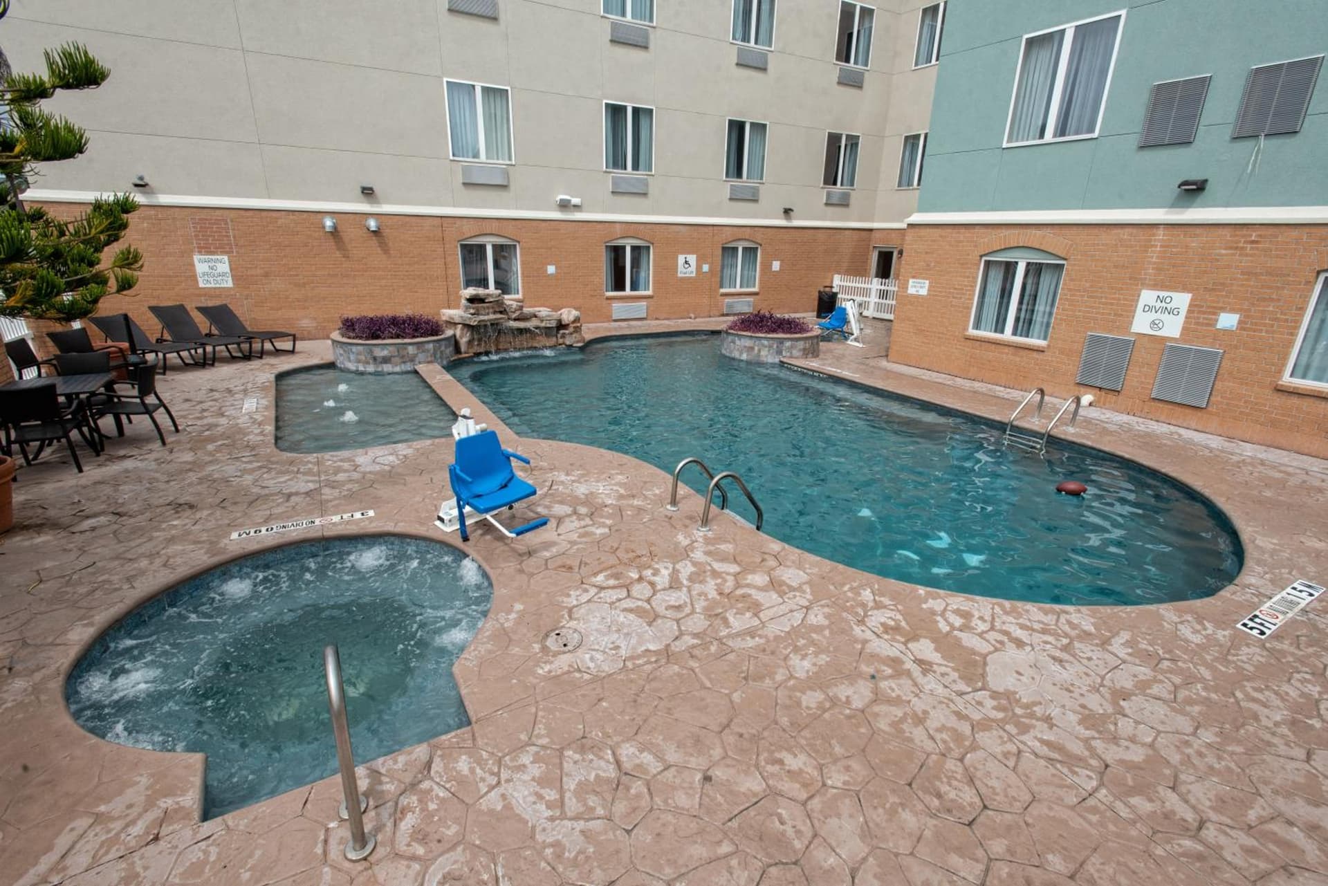 Holiday Inn Express Hotel and Suites Port Aransas/Beach Area by IHG interior in Port Aransas, TX — gallery photo 2