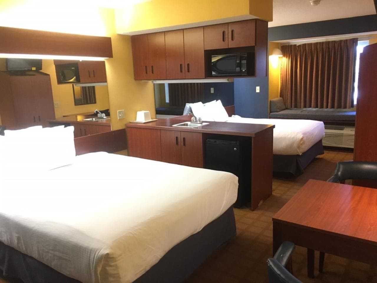 Microtel Inn & Suites by Wyndham Hillsborough gallery photo in Hillsborough, NC — image 19