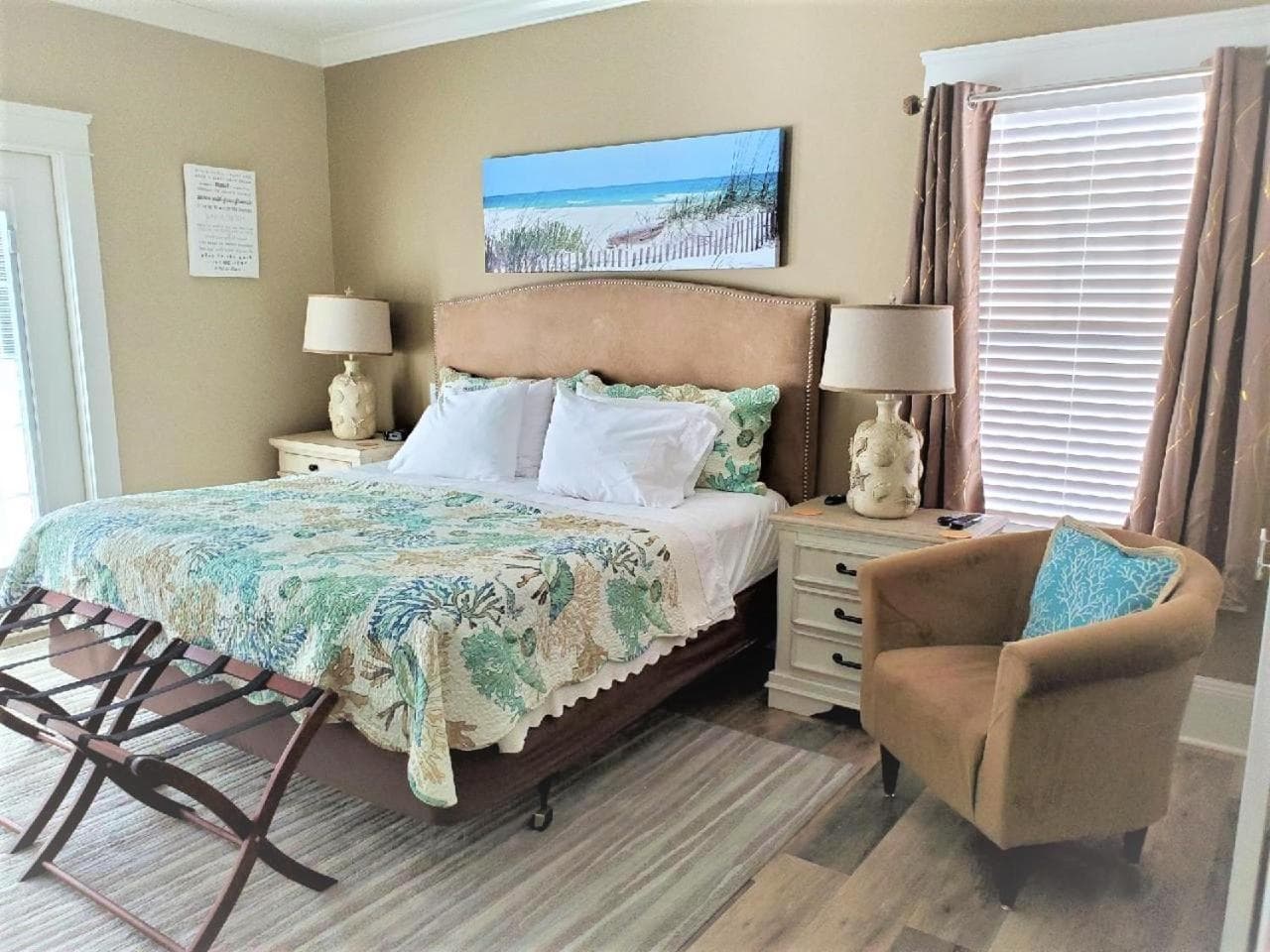 Anchor Inn Boutique Hotel gallery photo in Put-in-Bay, OH — image 4