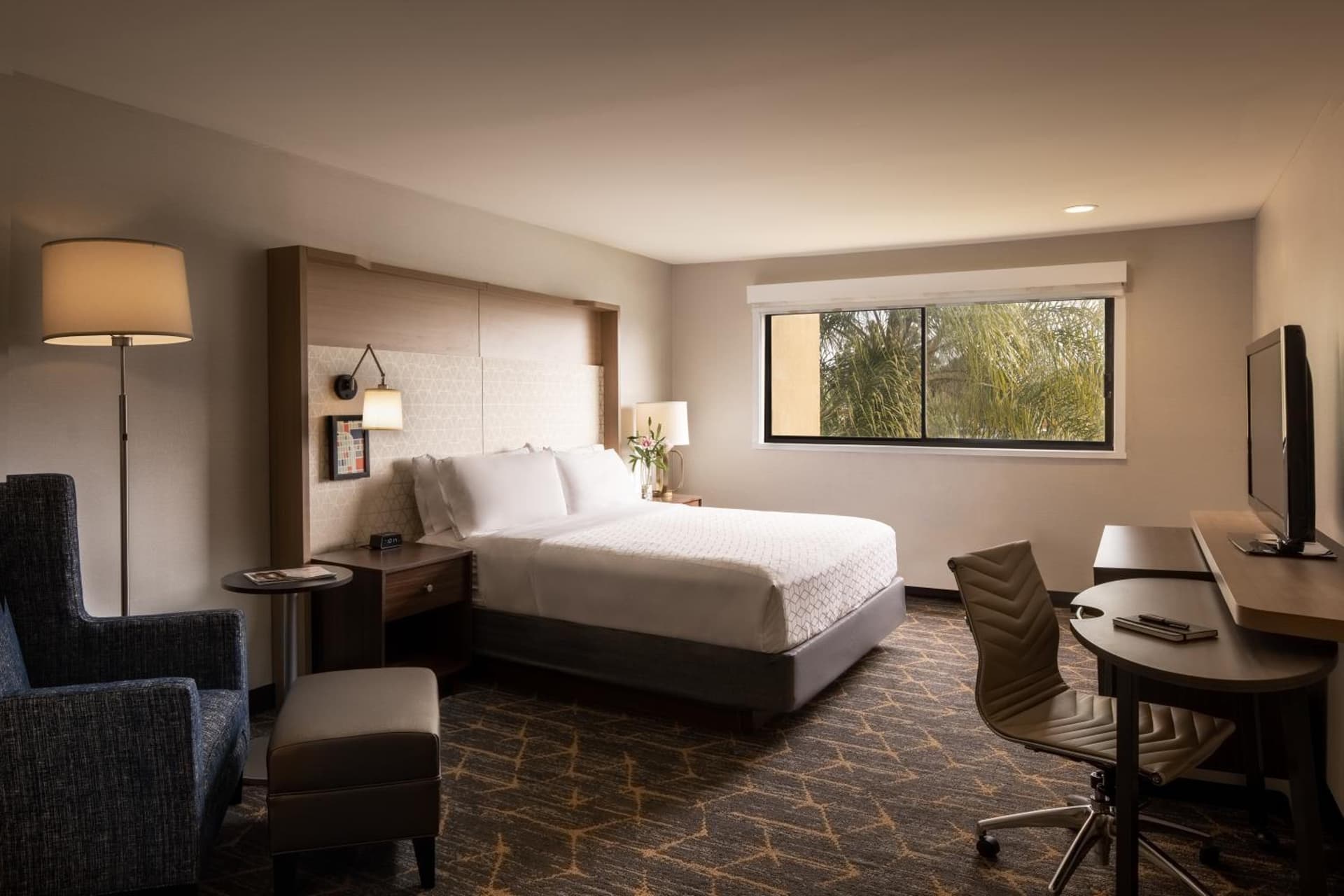 Holiday Inn Santa Ana-Orange Co Arpt by IHG property views in Santa Ana, CA — gallery photo 3