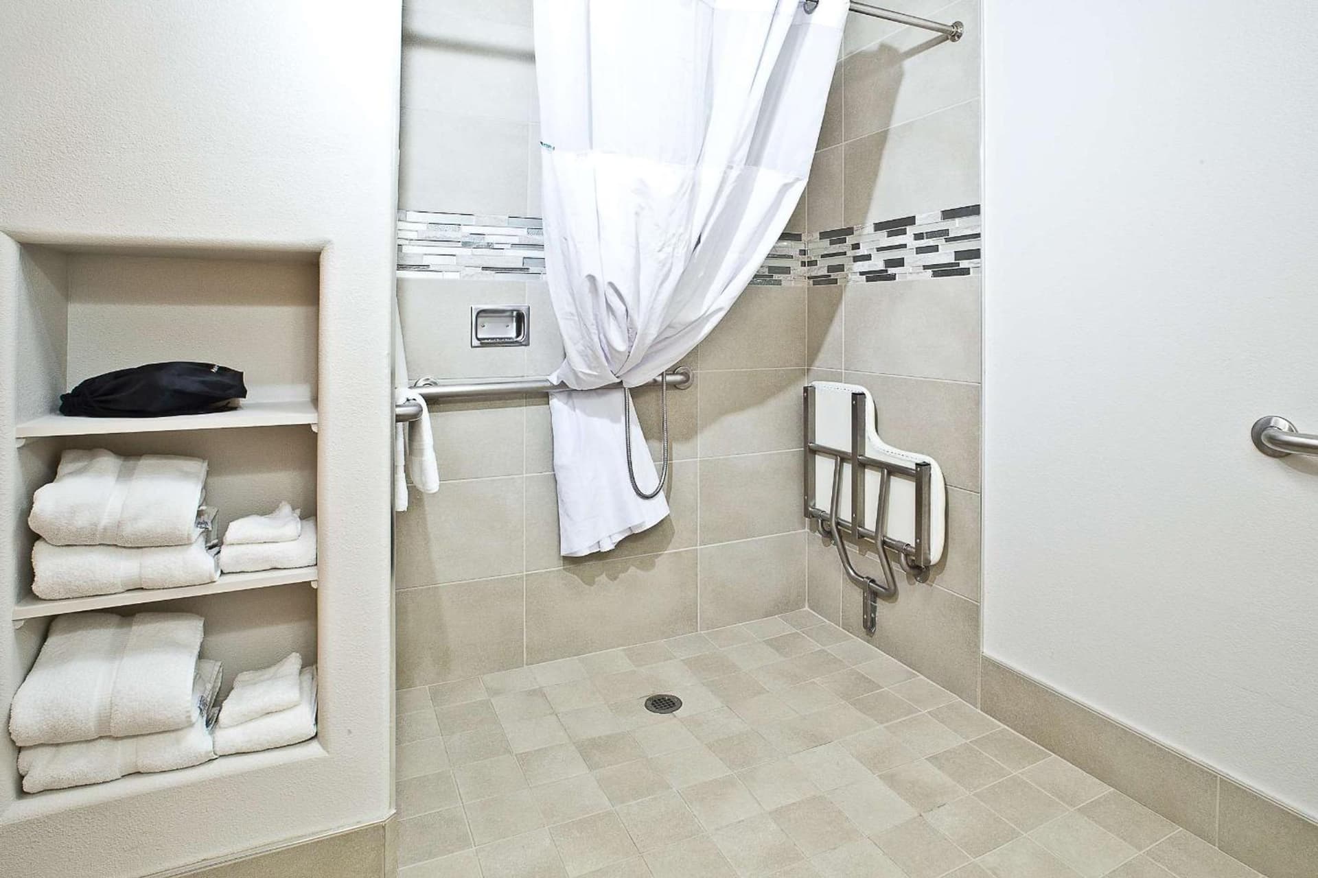 Hawthorn Suites by Wyndham-Oakland/Alameda gallery photo in Alameda, CA — image 12