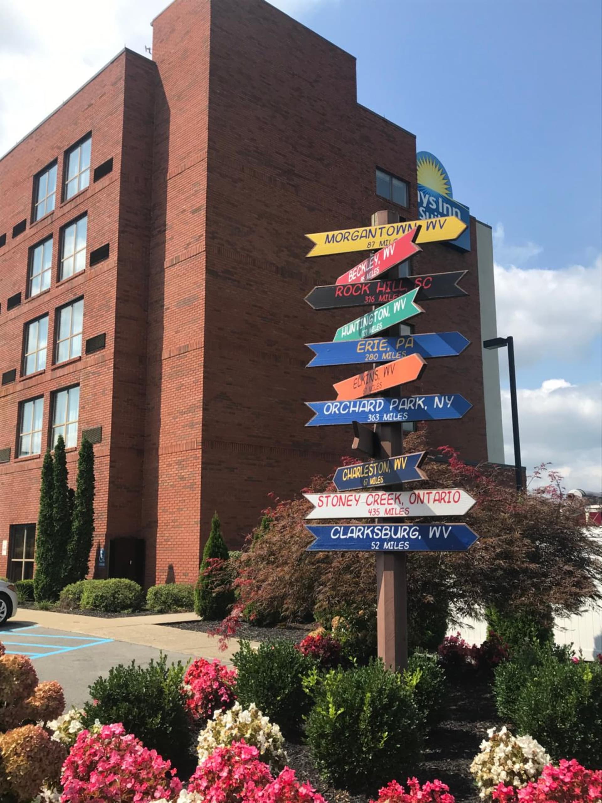 Days Inn & Suites by Wyndham Sutton Flatwoods interior in Sutton, WV — gallery photo 2