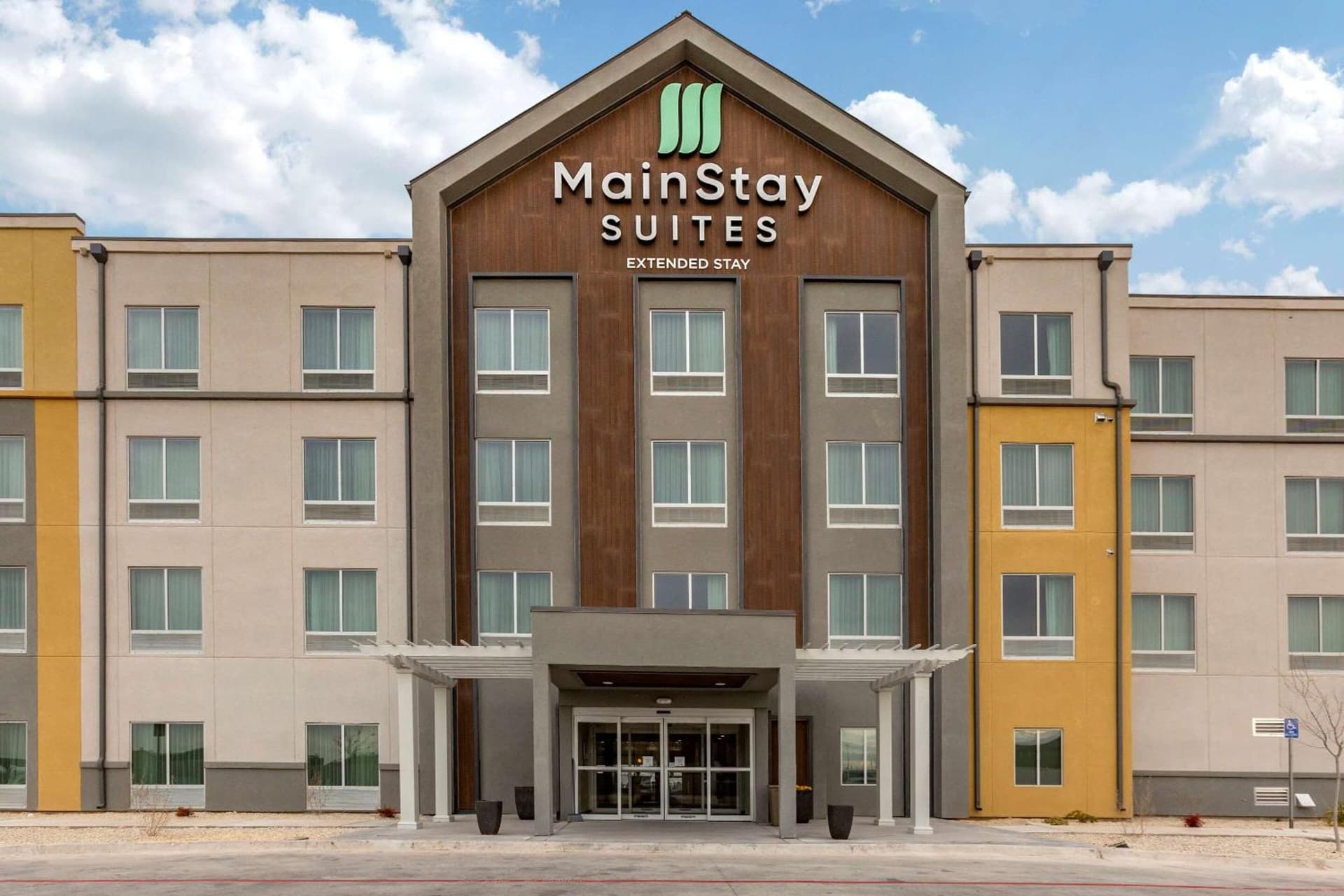 MainStay Suites Carlsbad South property views in Carlsbad, NM — gallery photo 3