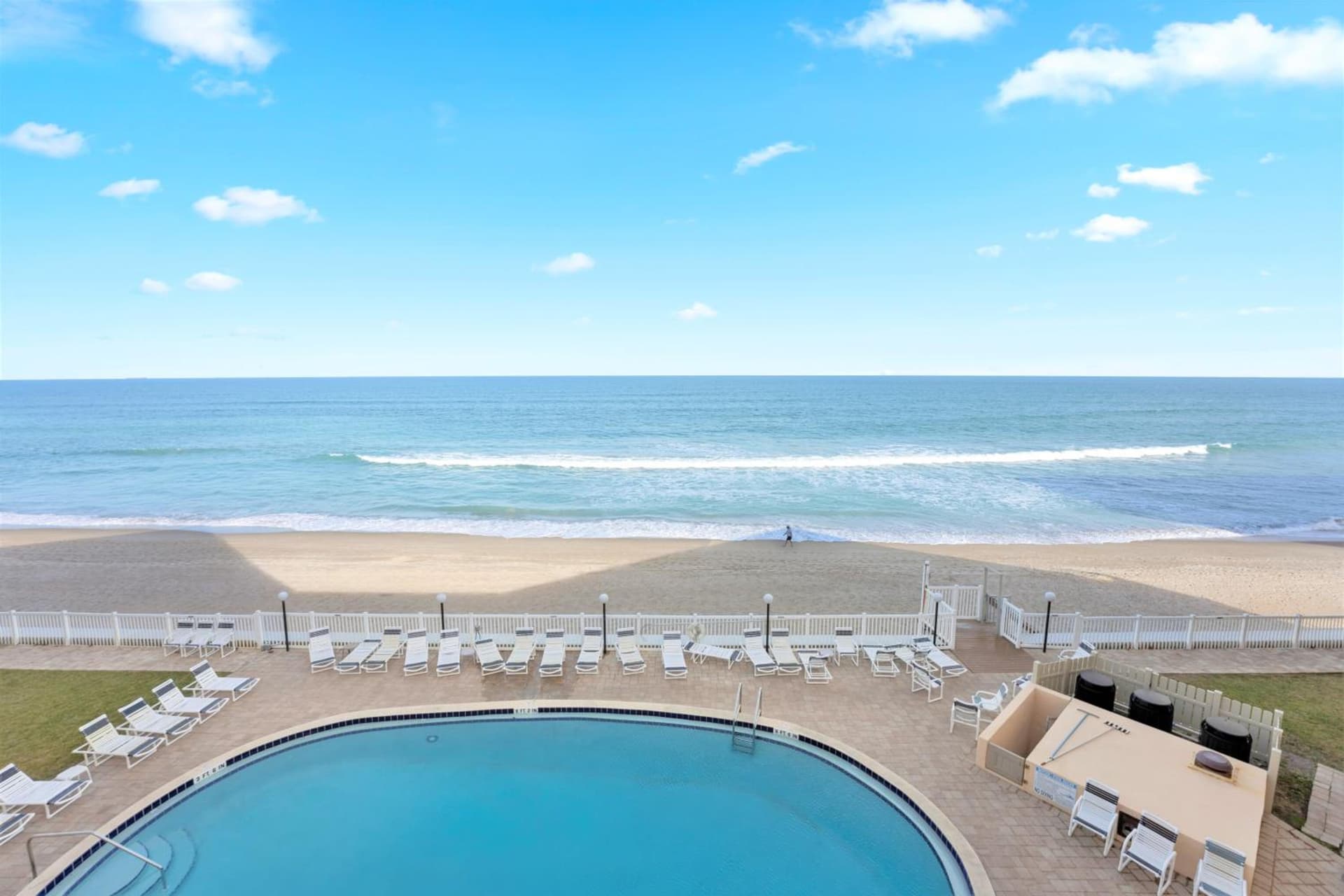 Paradise Beach Club - Oceanfront and Penthouse interior in Satellite Beach, FL — gallery photo 2