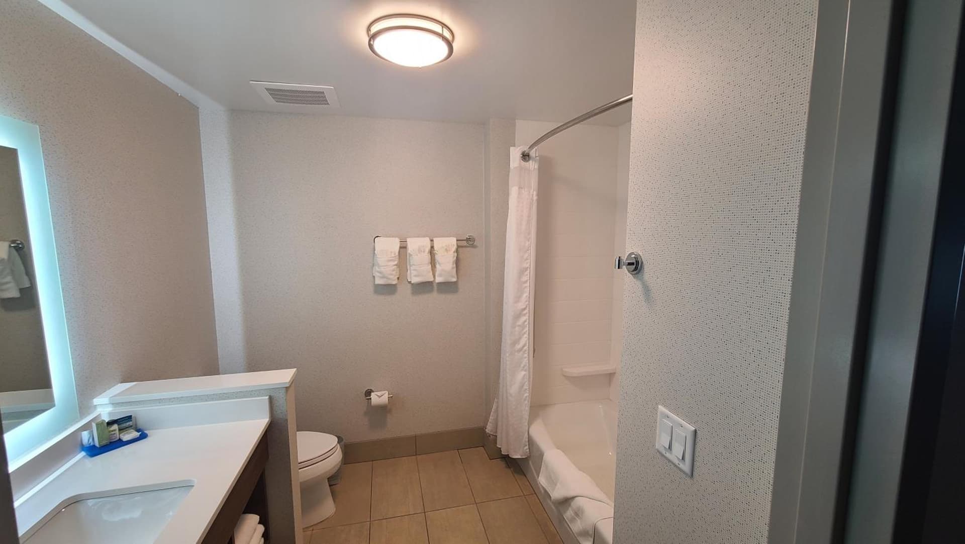 Holiday Inn Express & Suites Chico by IHG gallery photo in Chico, CA — image 4