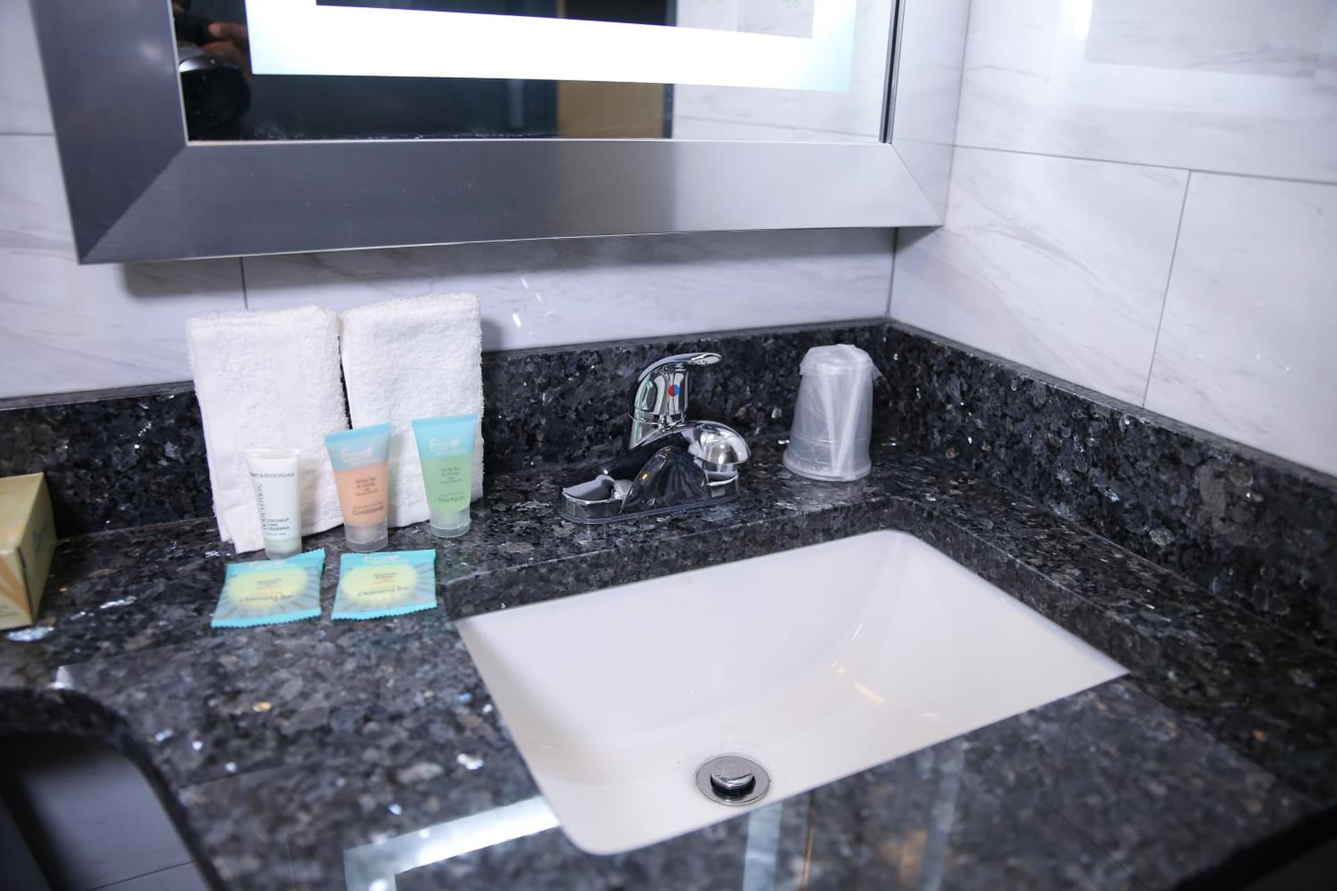7 Days Hotel gallery photo in Bronx, NY — image 4