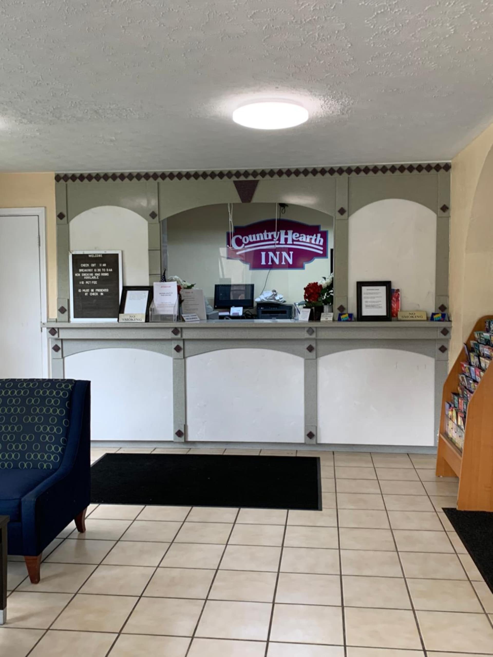 Country Hearth Inn & Suites Cartersville interior in Cartersville, GA — gallery photo 2