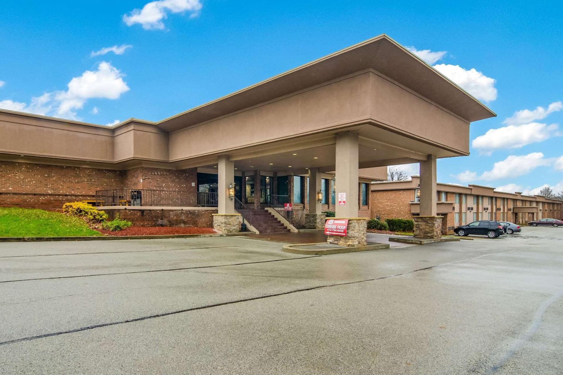 Comfort Inn & Suites Pittsburgh Fox Chapel featured exterior or lobby in Montrose Hill, PA — similar hotel