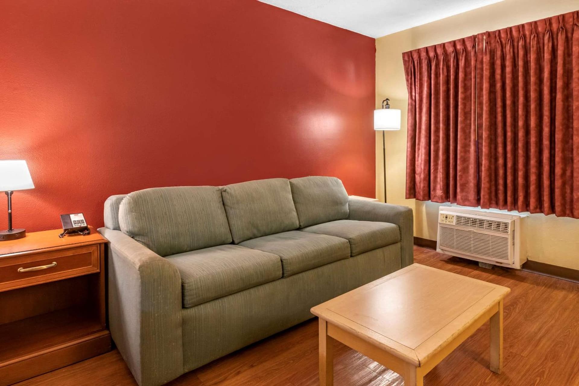 Econo Lodge Inn & Suites Maingate Central gallery photo in Kissimmee, FL — image 14