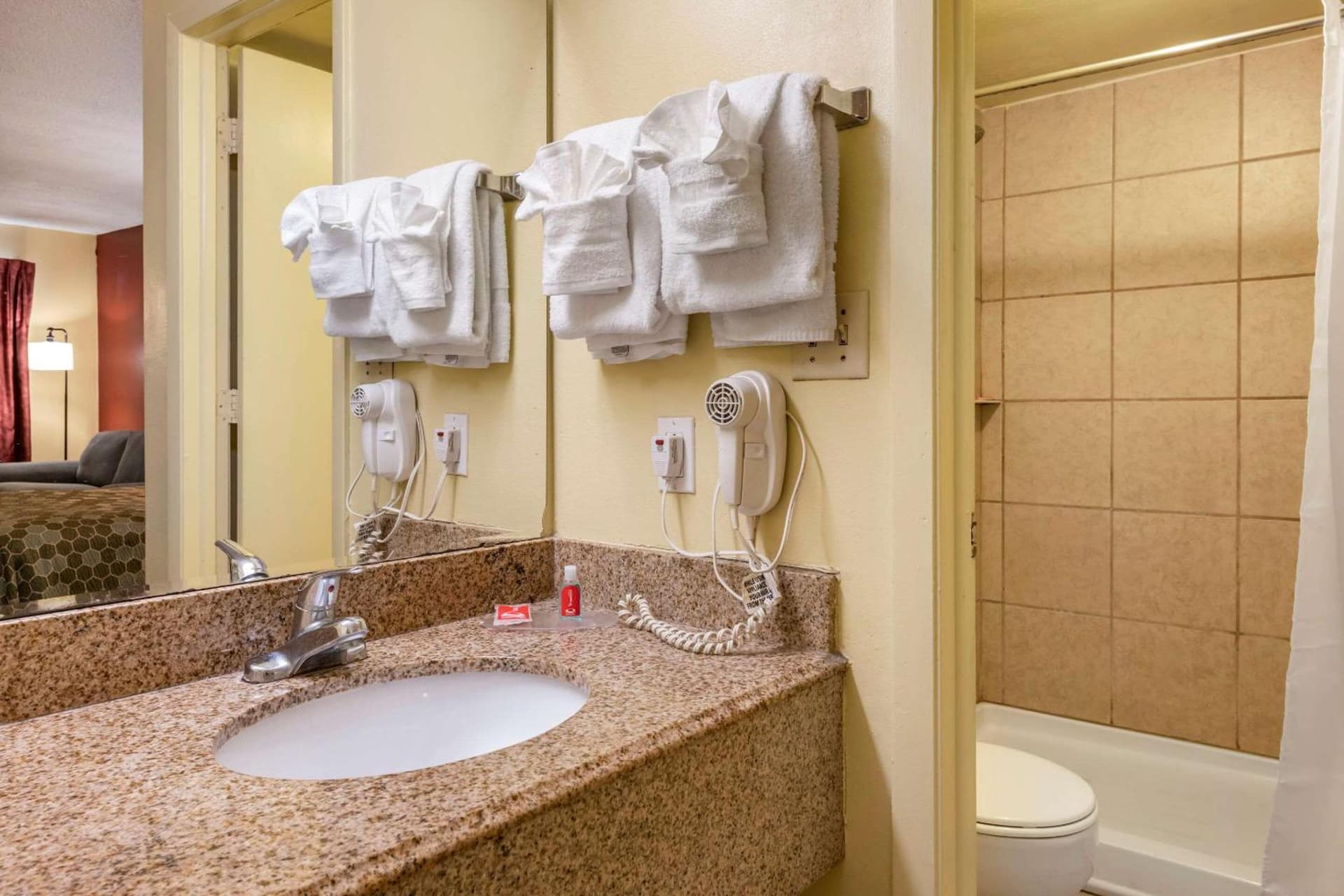 Econo Lodge Inn & Suites Maingate Central gallery photo in Kissimmee, FL — image 11