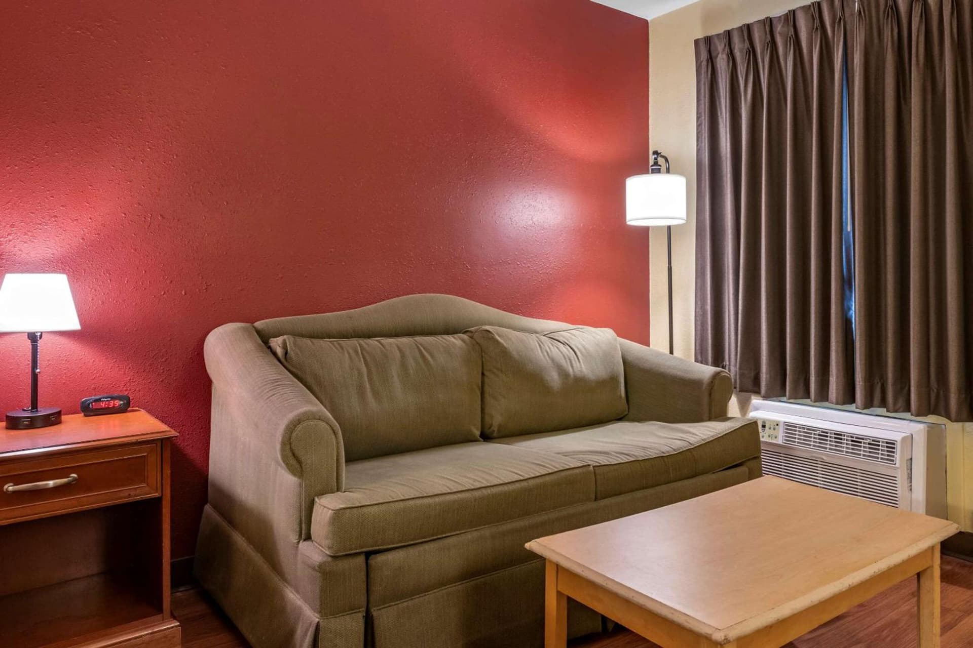 Econo Lodge Inn & Suites Maingate Central gallery photo in Kissimmee, FL — image 15