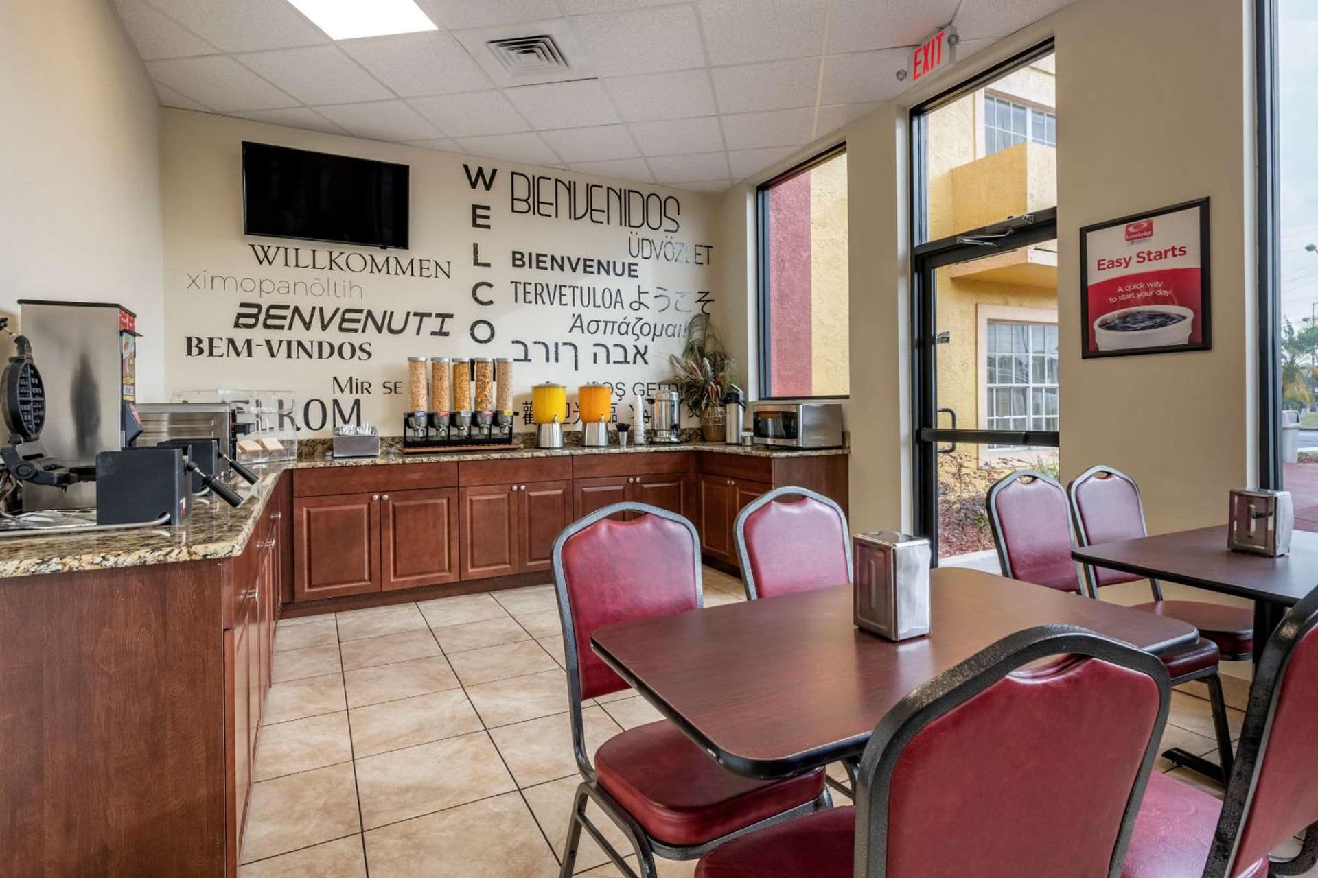 Econo Lodge Inn & Suites Maingate Central gallery photo in Kissimmee, FL — image 18