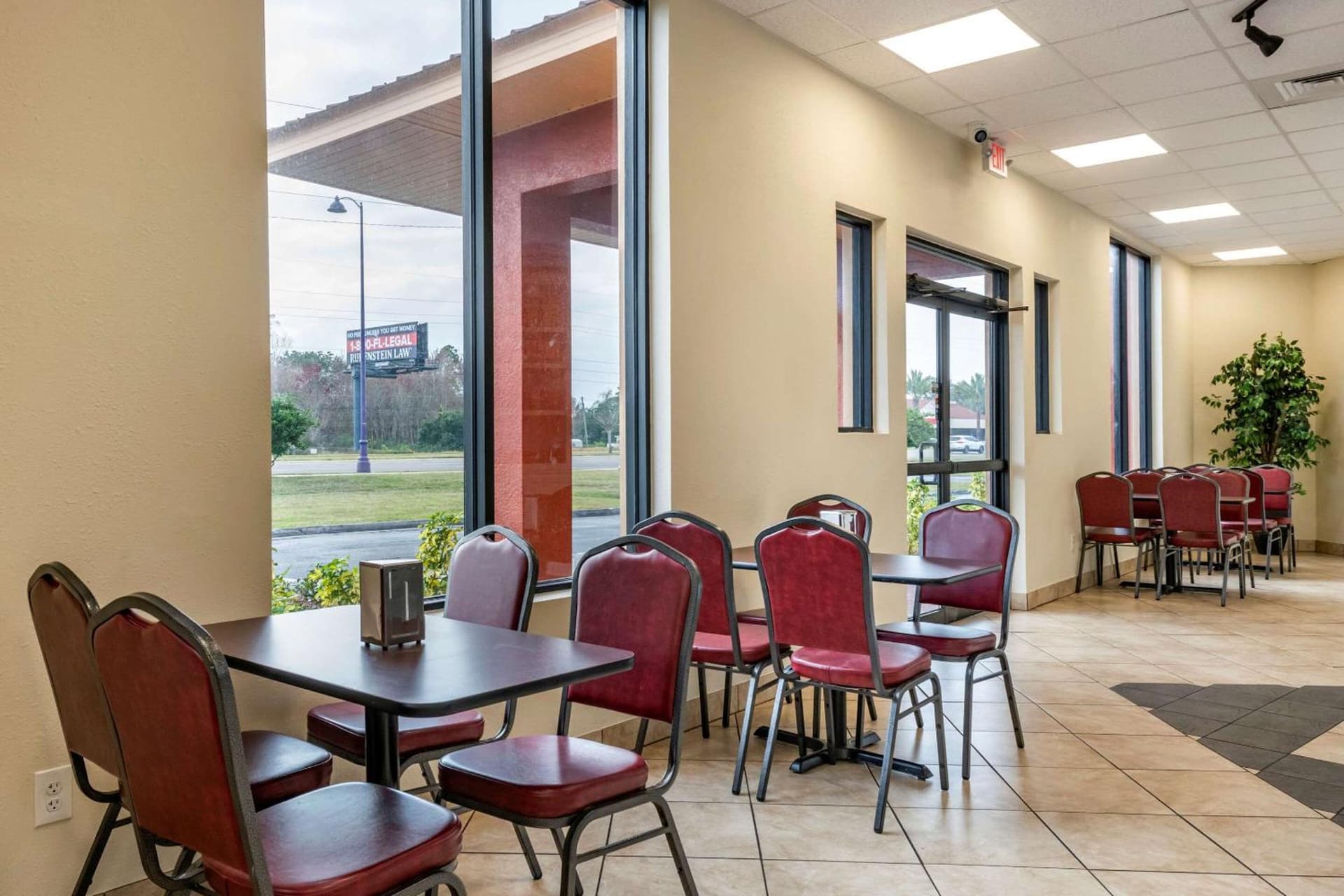 Econo Lodge Inn & Suites Maingate Central gallery photo in Kissimmee, FL — image 5