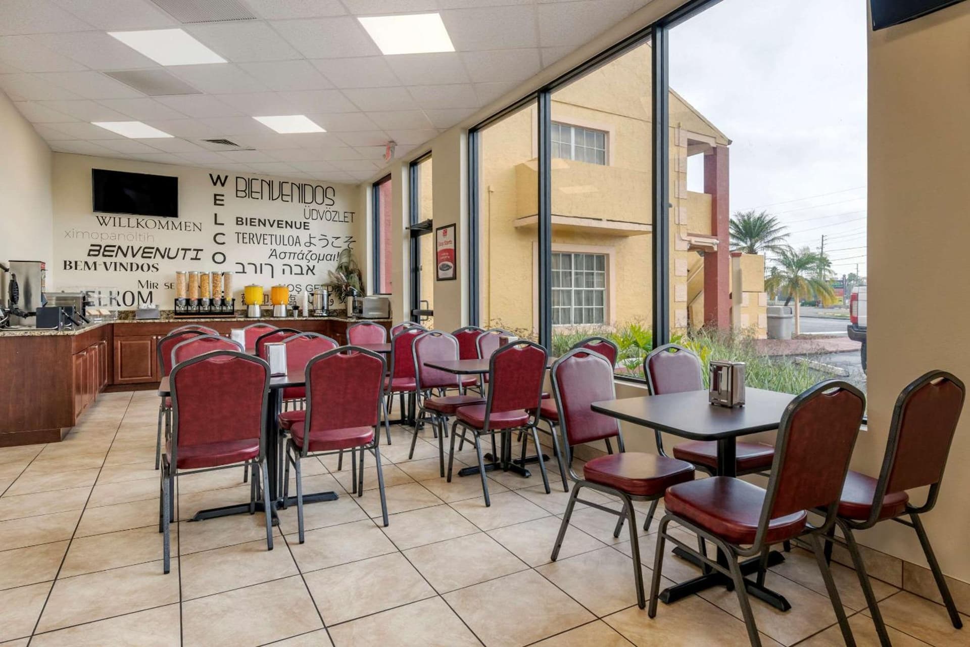 Econo Lodge Inn & Suites Maingate Central gallery photo in Kissimmee, FL — image 28