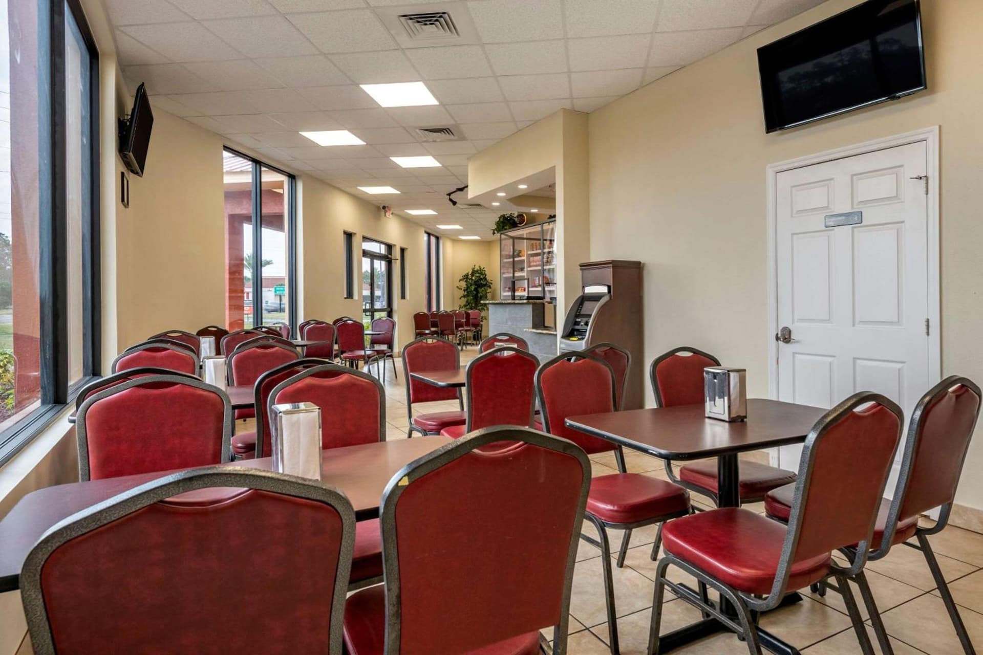 Econo Lodge Inn & Suites Maingate Central gallery photo in Kissimmee, FL — image 27