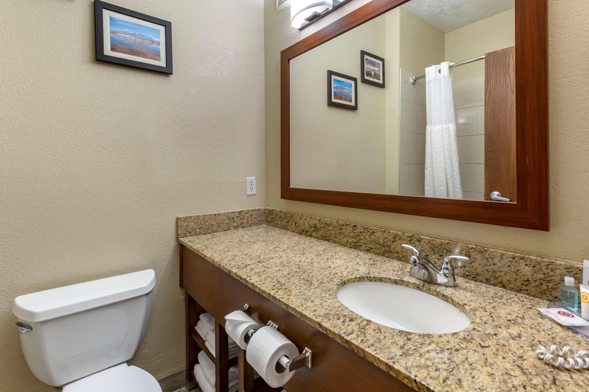 Comfort Inn & Suites Alameda at Albuquerque Balloon Fiesta Park property views in Albuquerque, NM — gallery photo 3