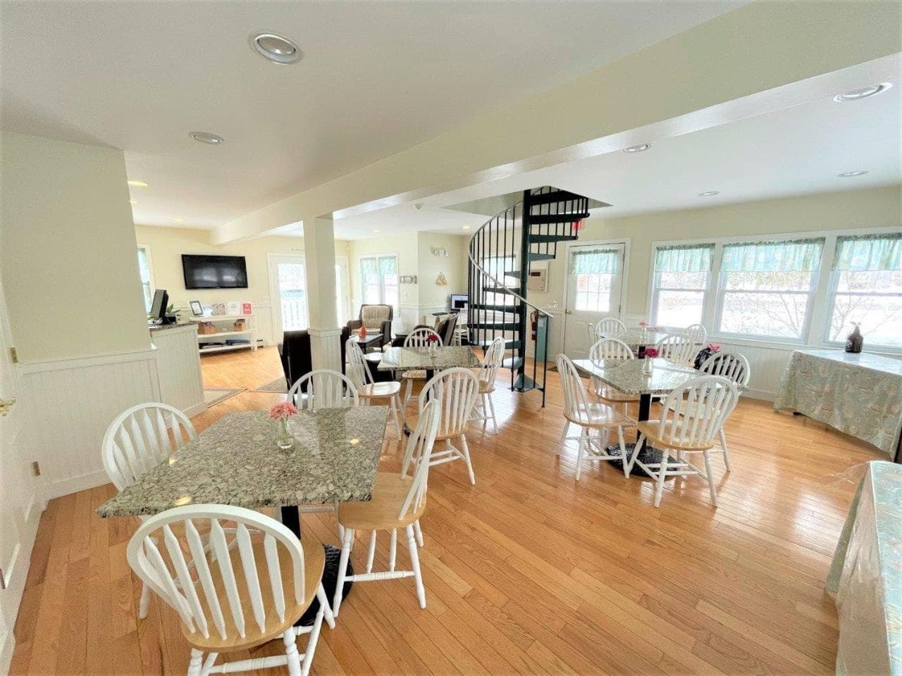 The Escape Inn gallery photo in South Yarmouth, MA — image 54