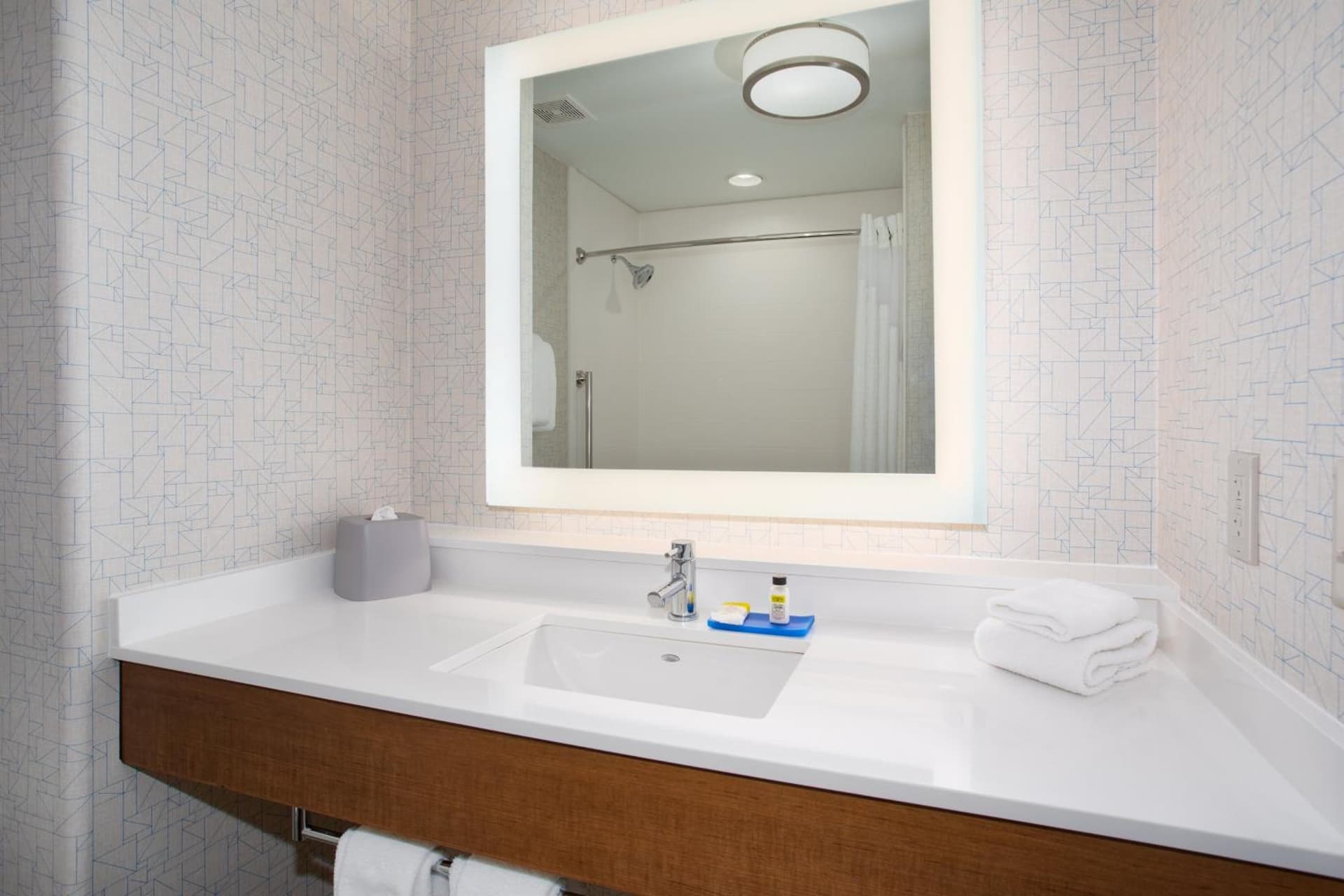 Holiday Inn Express & Suites Phoenix Glendale Dist by IHG gallery photo in Glendale, AZ — image 36