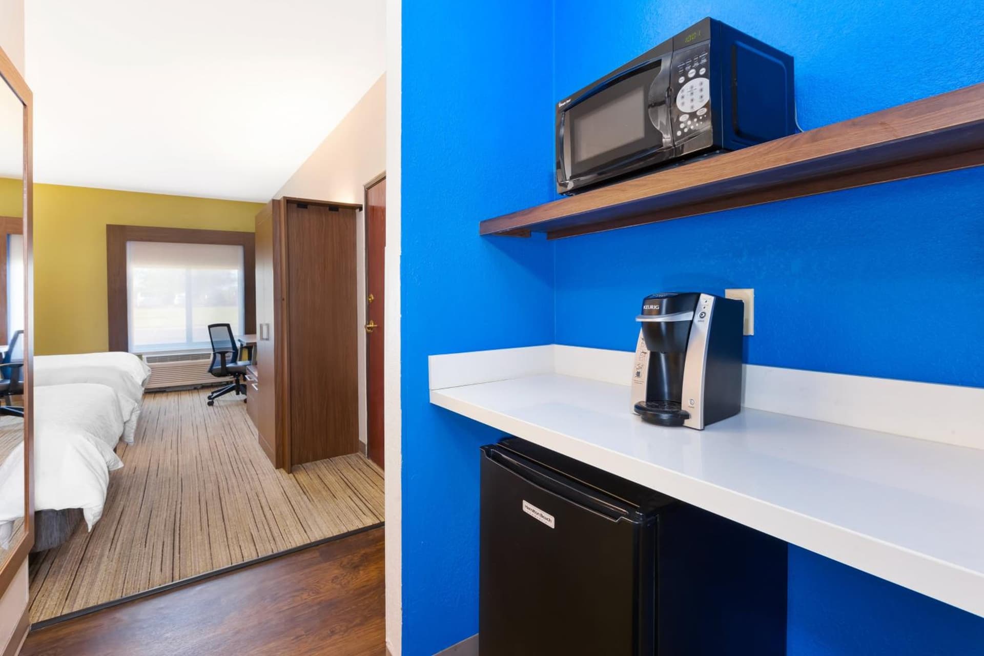 Holiday Inn Express and Suites Three Rivers by IHG gallery photo in Three Rivers, MI — image 23