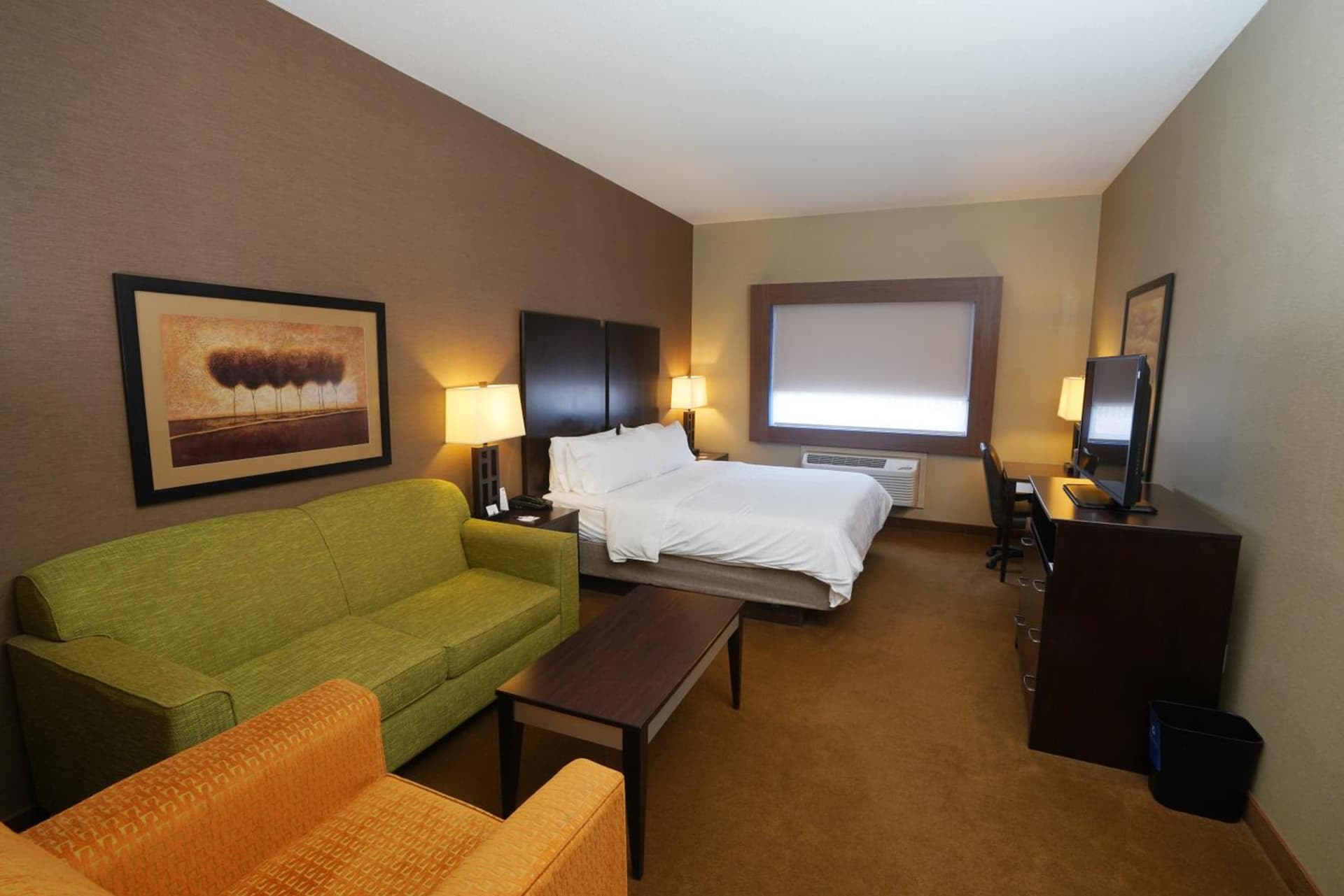 Creekside Hotel & Suites interior in Canyonville, OR — gallery photo 2