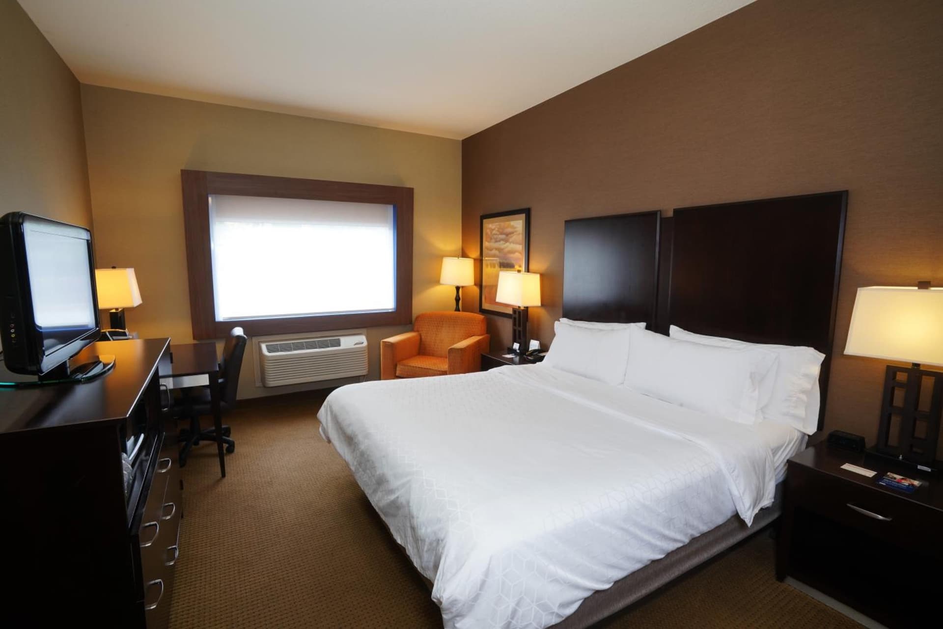 Creekside Hotel & Suites featured exterior or lobby in Canyonville, OR — similar hotel