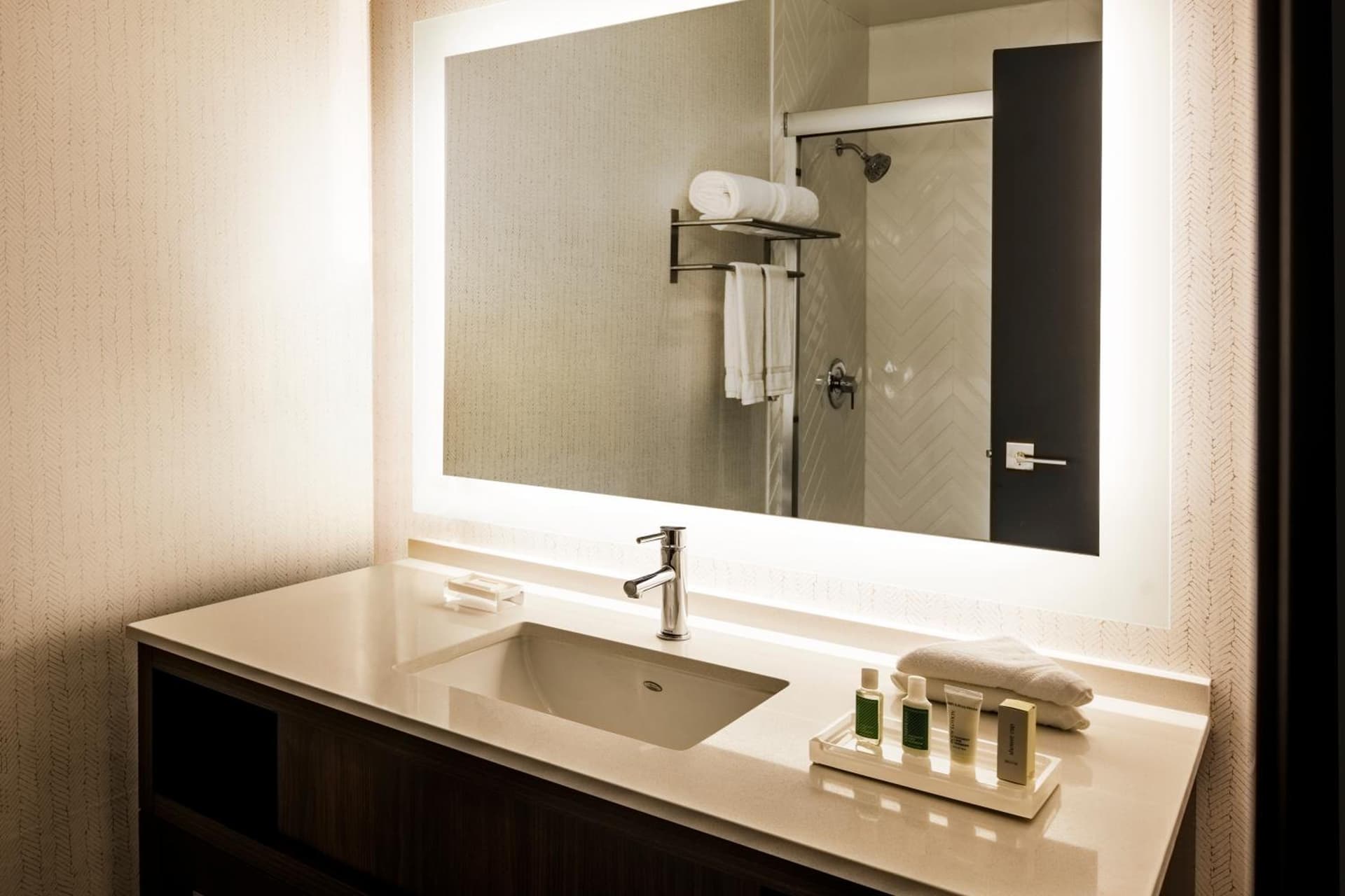 Holiday Inn Santa Ana-Orange Co Arpt by IHG gallery photo in Santa Ana, CA — image 11