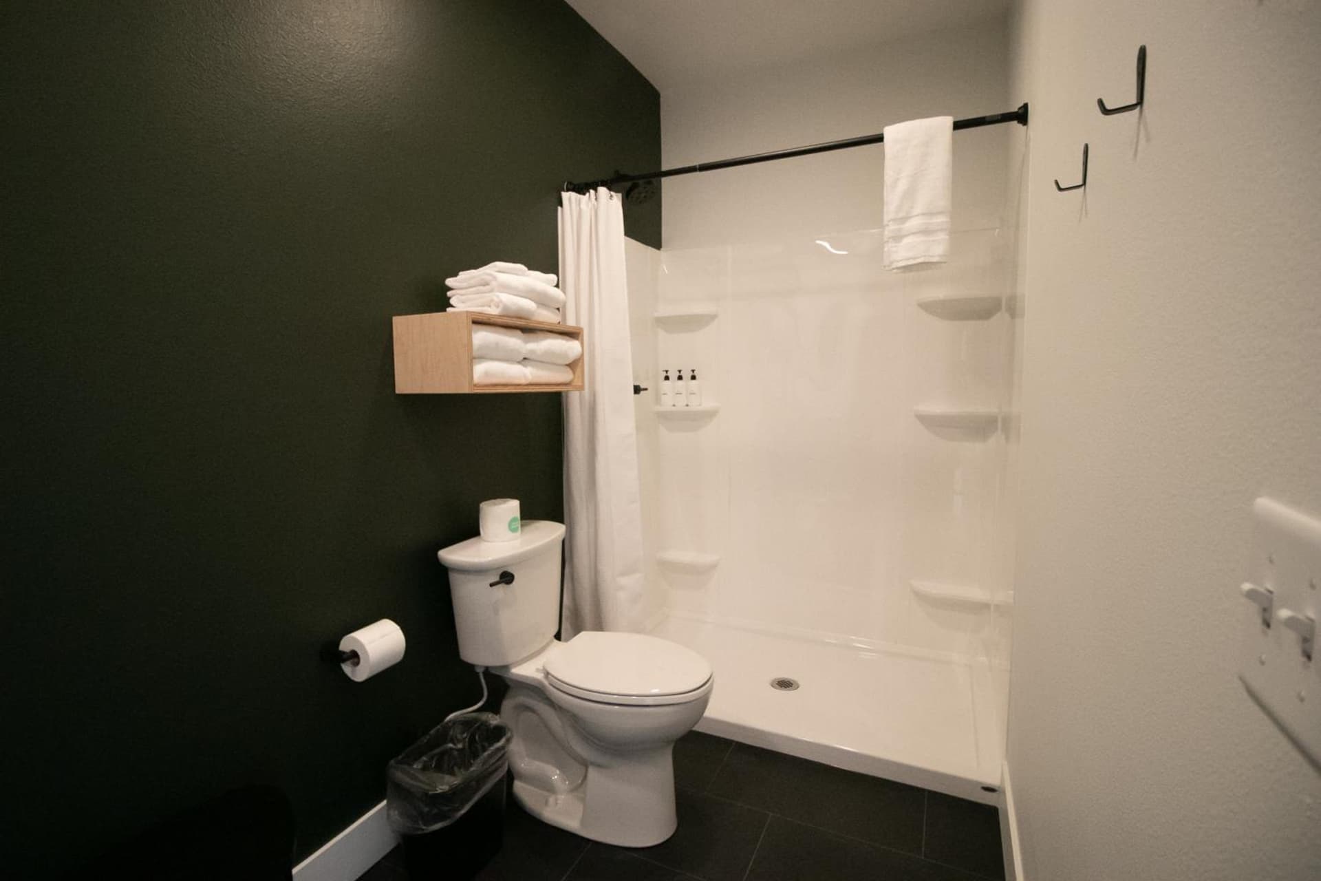 LOGE Leavenworth interior in Leavenworth, WA — gallery photo 2