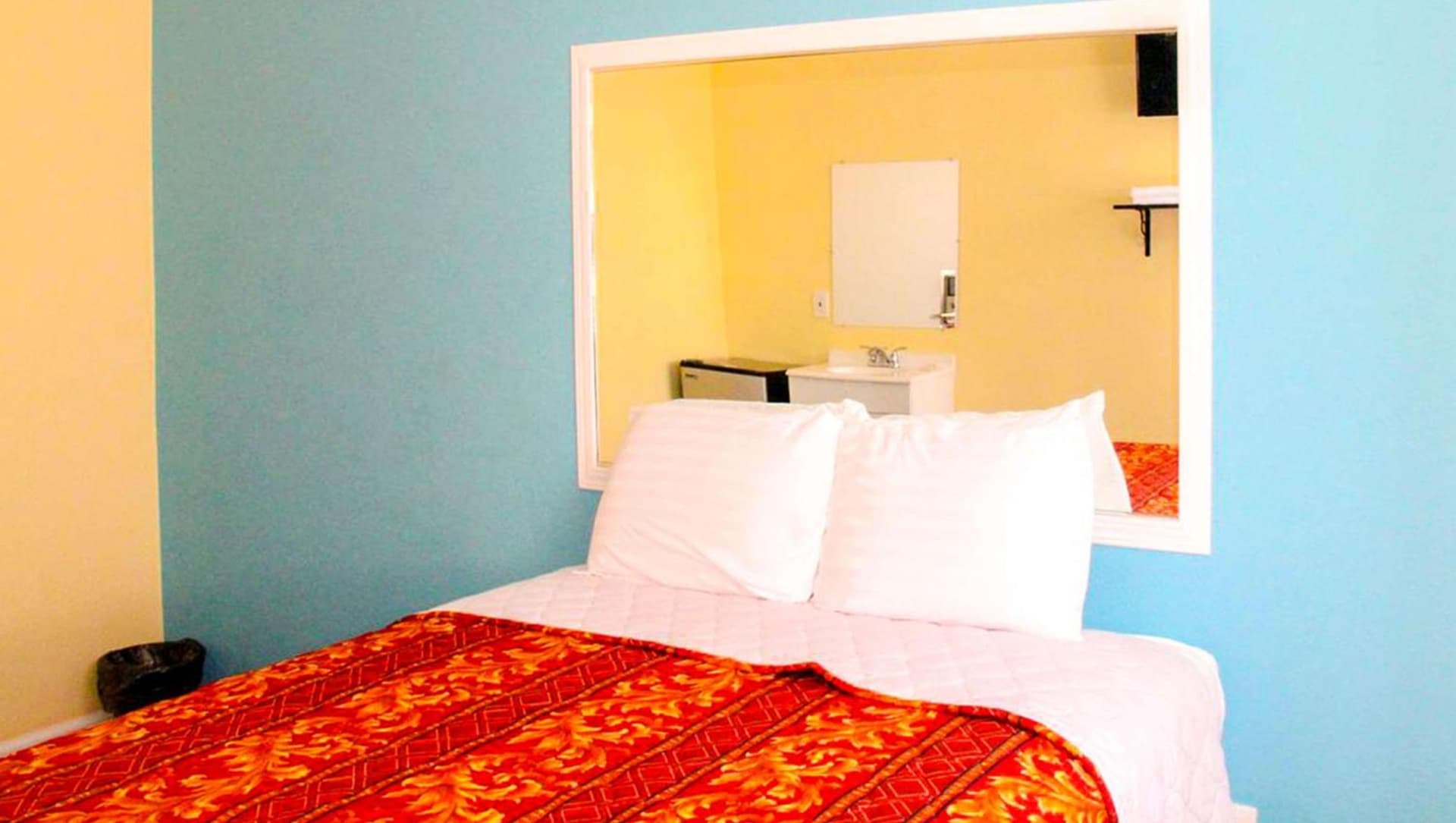Plaza Hotel Gardena property views in Gardena, CA — gallery photo 3