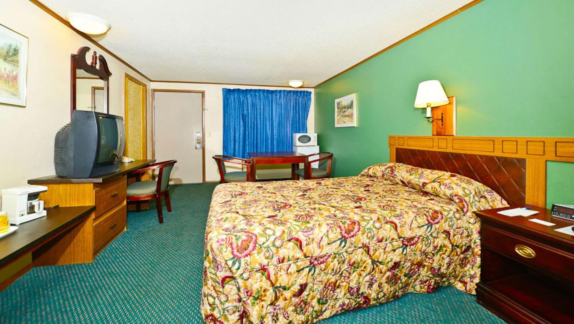 M Star Hotel Covington property views in Covington, VA — gallery photo 3