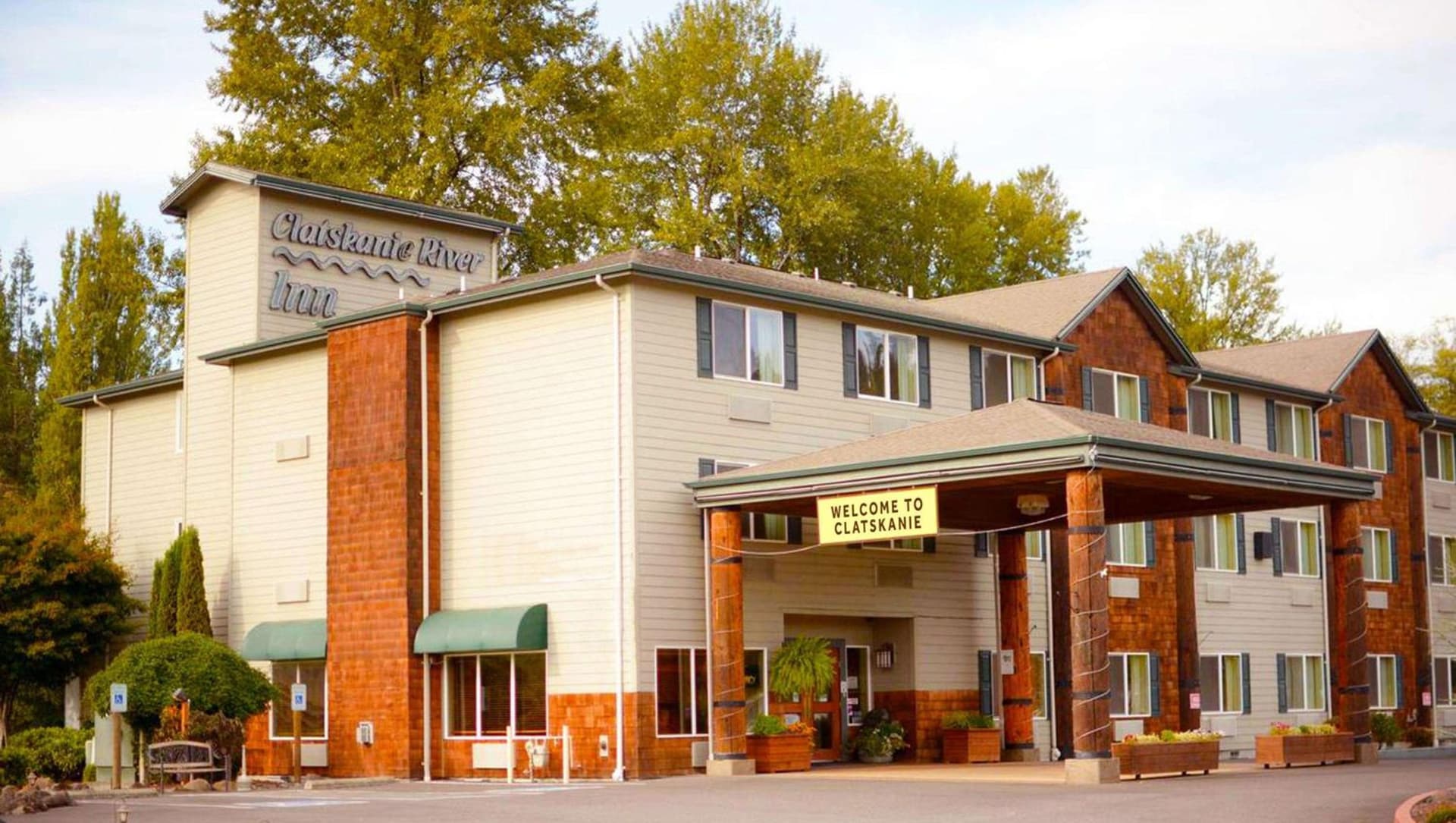 Clatskanie River Inn featured exterior or lobby in Clatskanie, OR — similar hotel