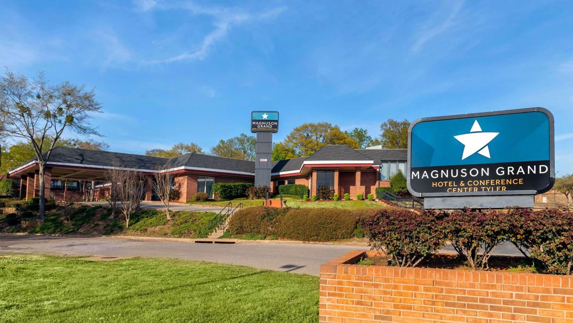 Magnuson Grand Hotel and Conference Center Tyler — hotel in Tyler, Texas